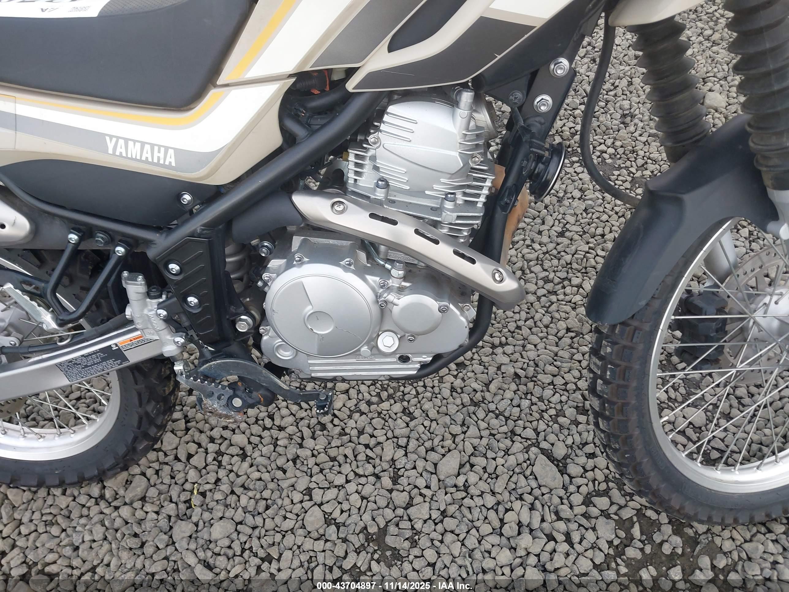 YAMAHA XT250 image 8
