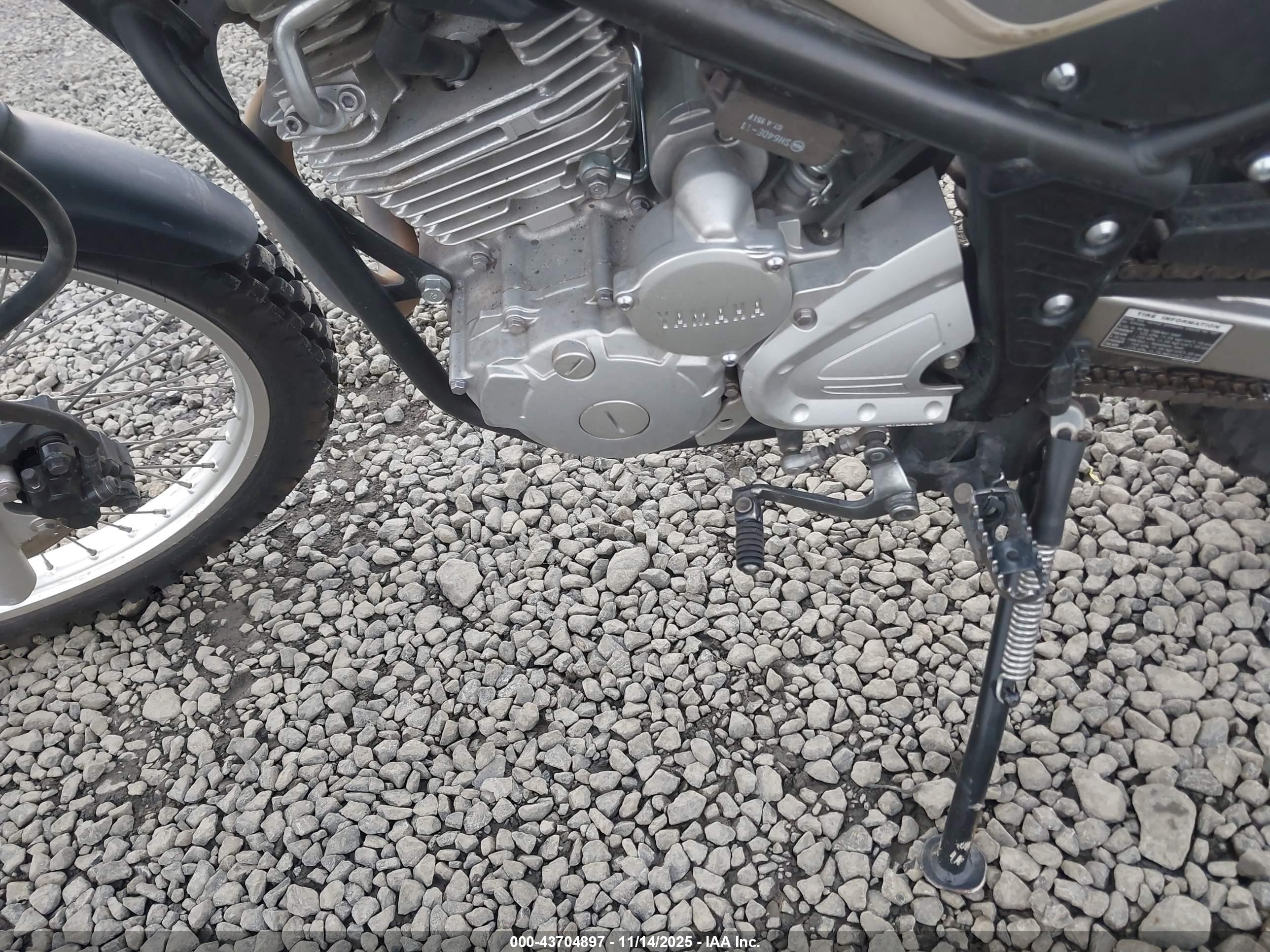 YAMAHA XT250 image 9
