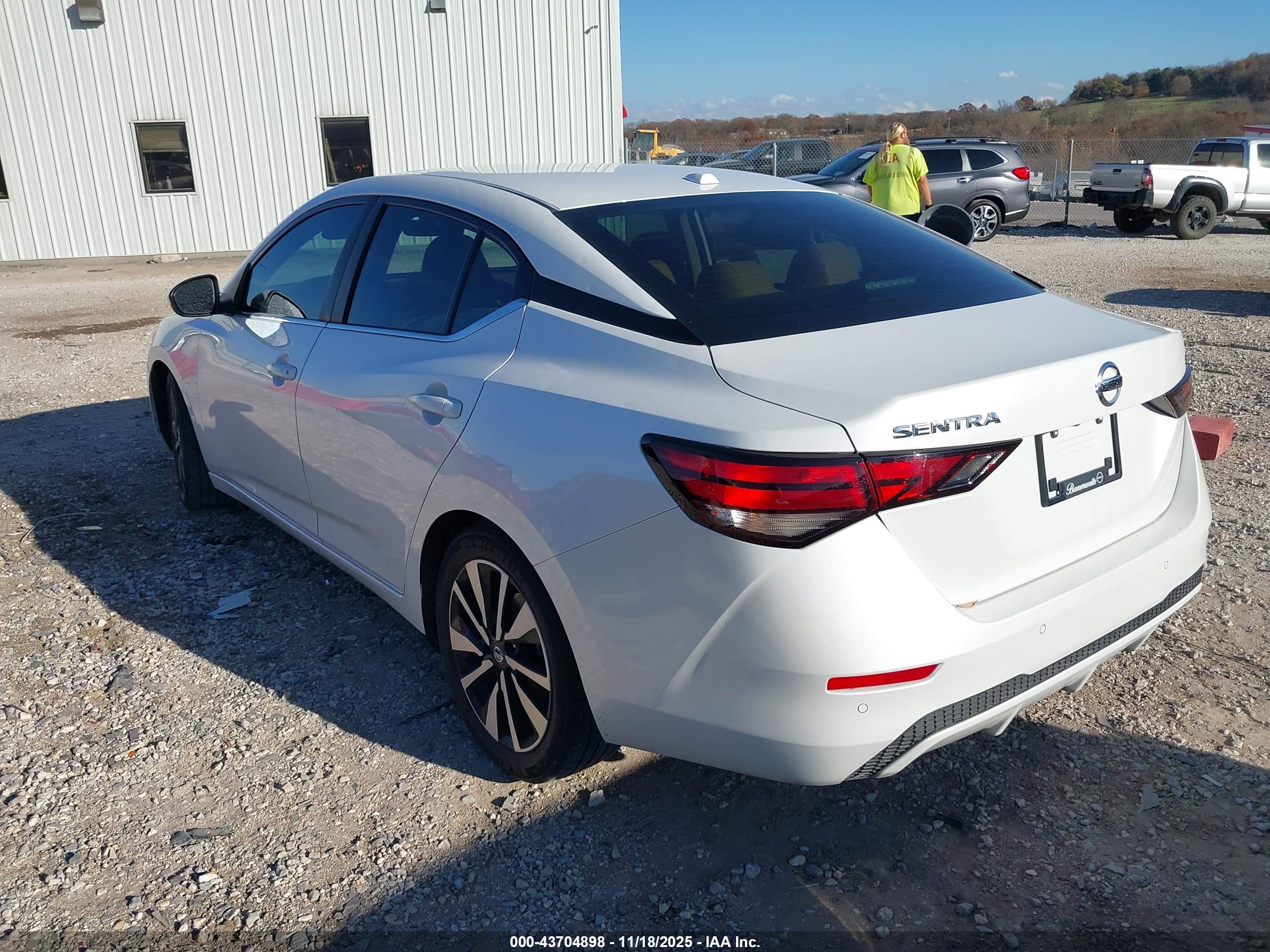 NISSAN SENTRA image 3