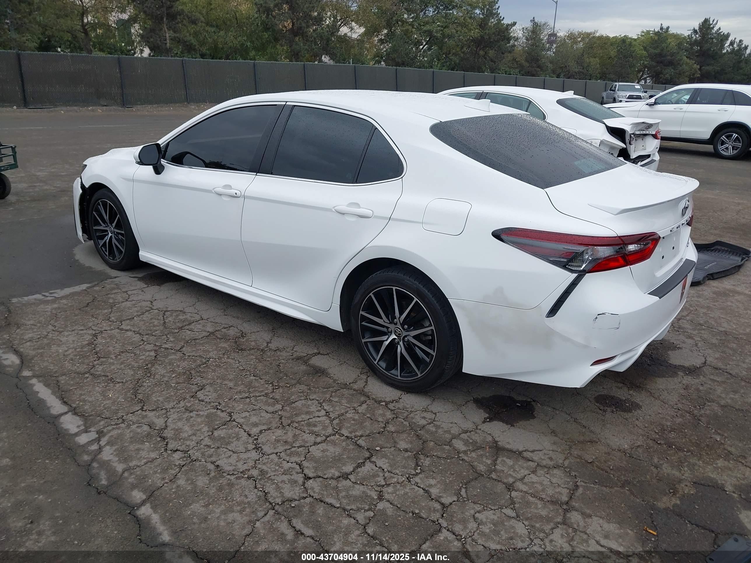 TOYOTA CAMRY image 3