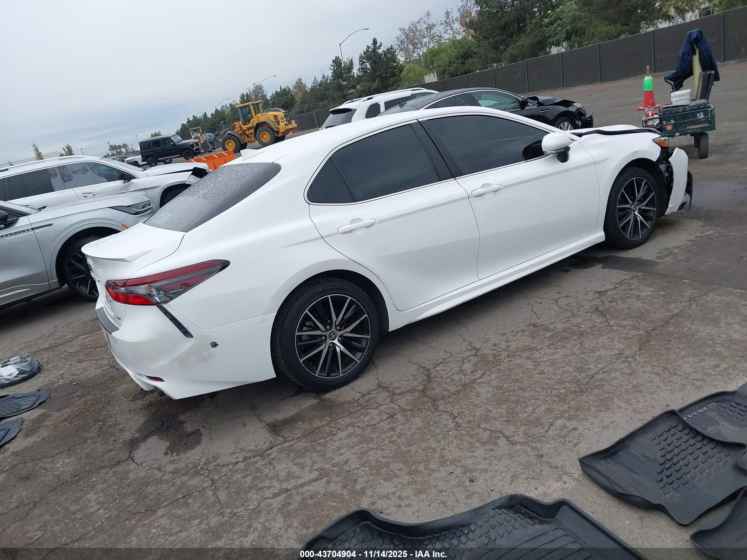 TOYOTA CAMRY image 4