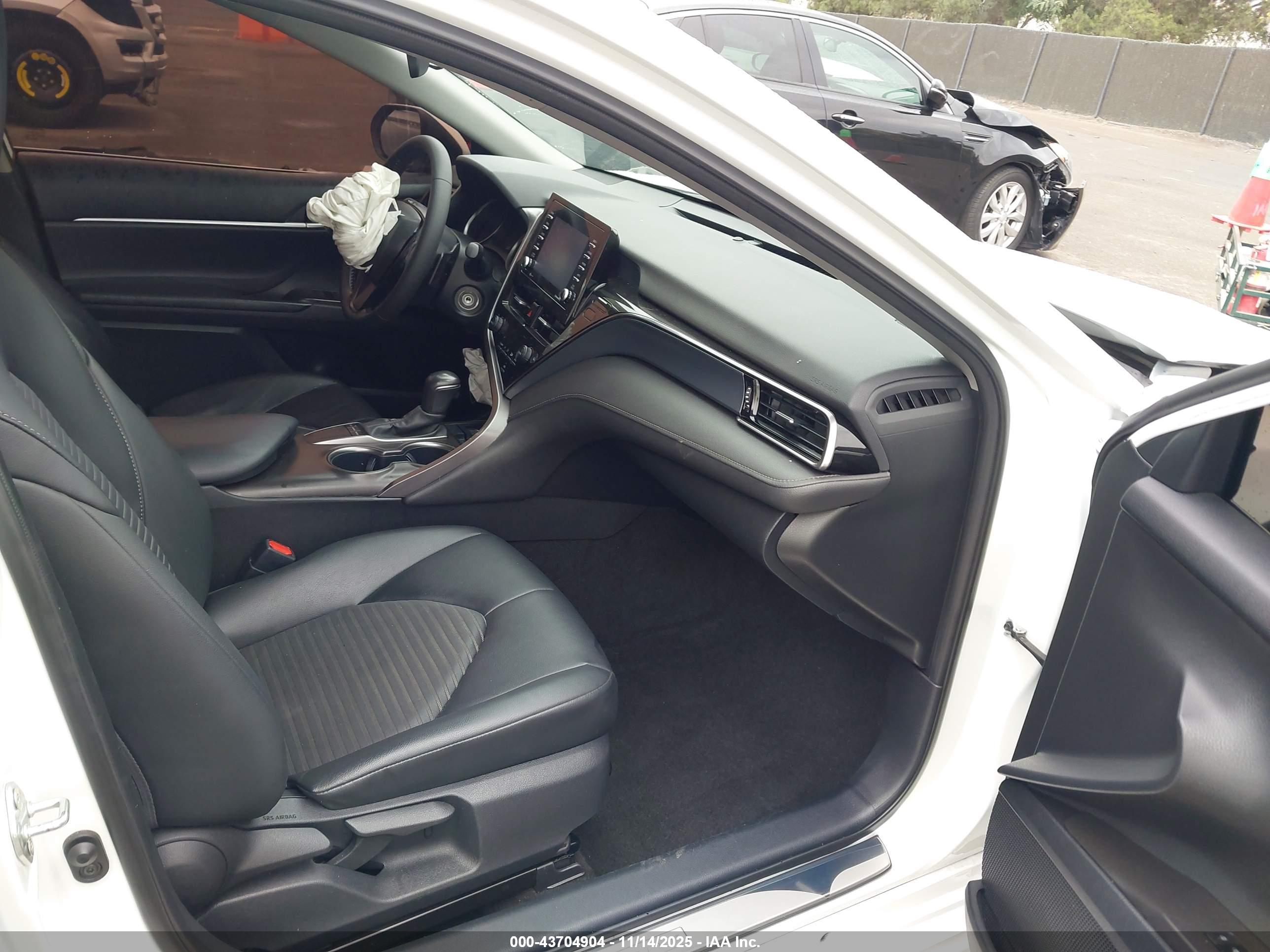 TOYOTA CAMRY image 5