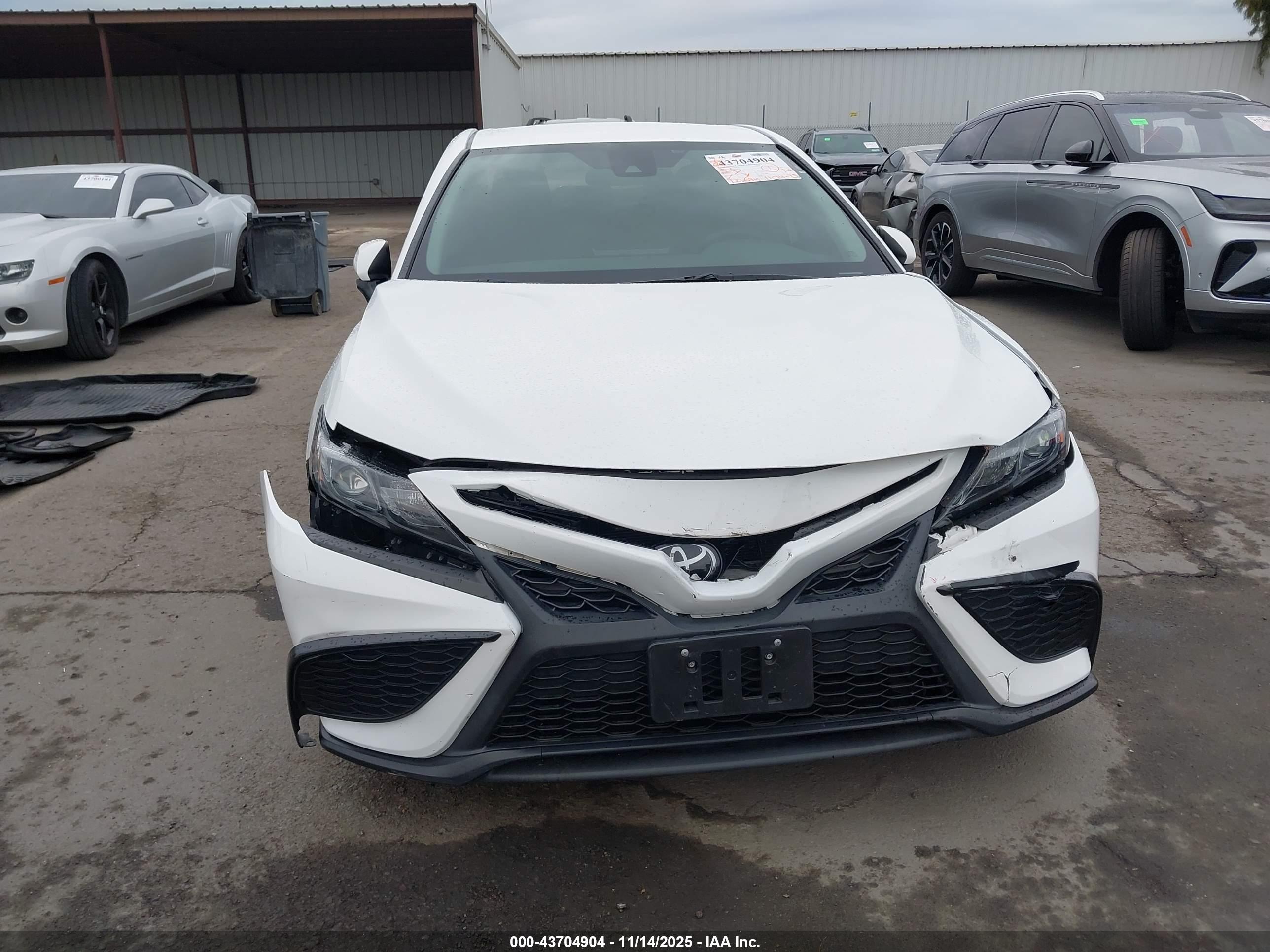 TOYOTA CAMRY image 6