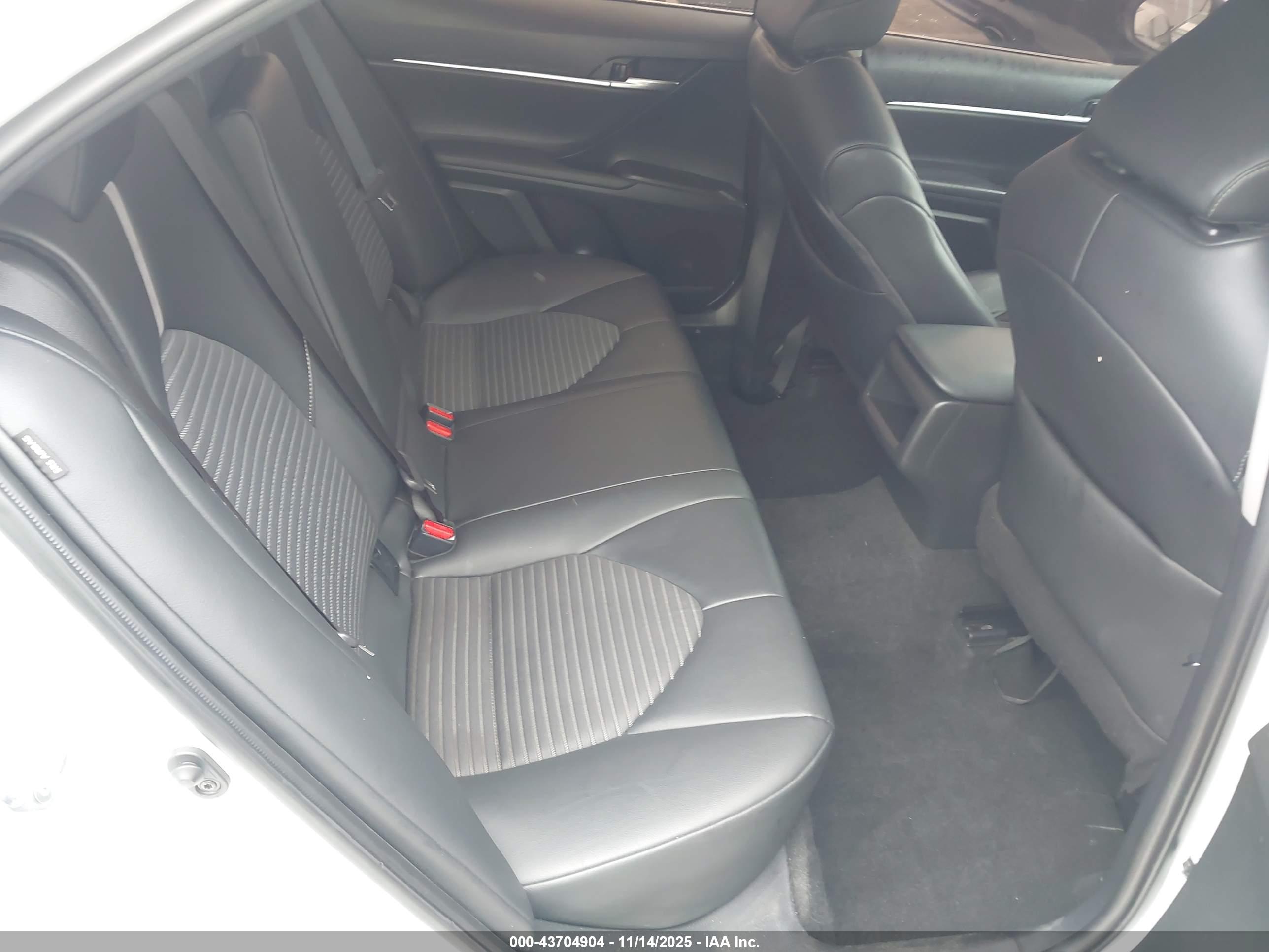 TOYOTA CAMRY image 8