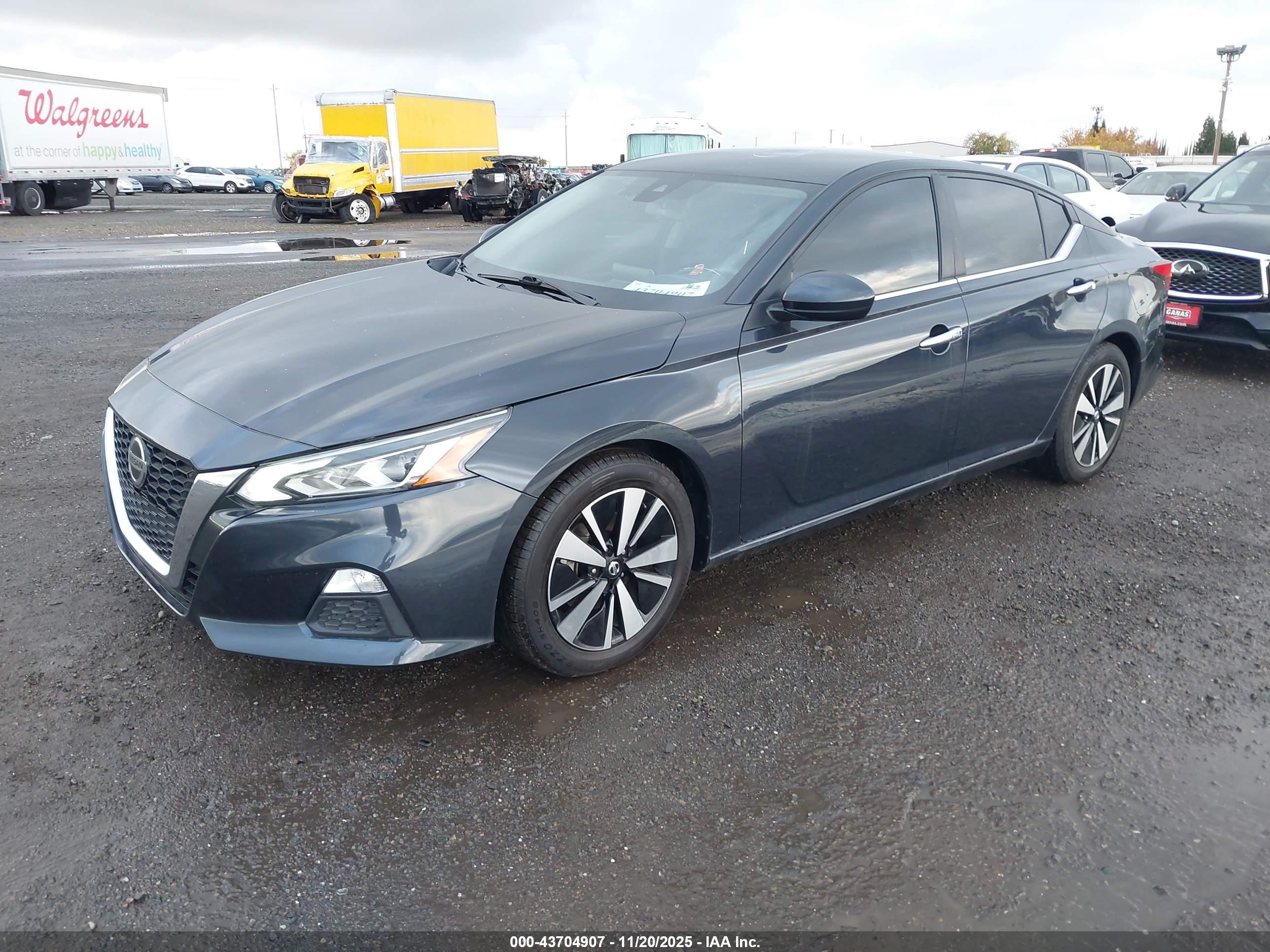 NISSAN ALTIMA image 2