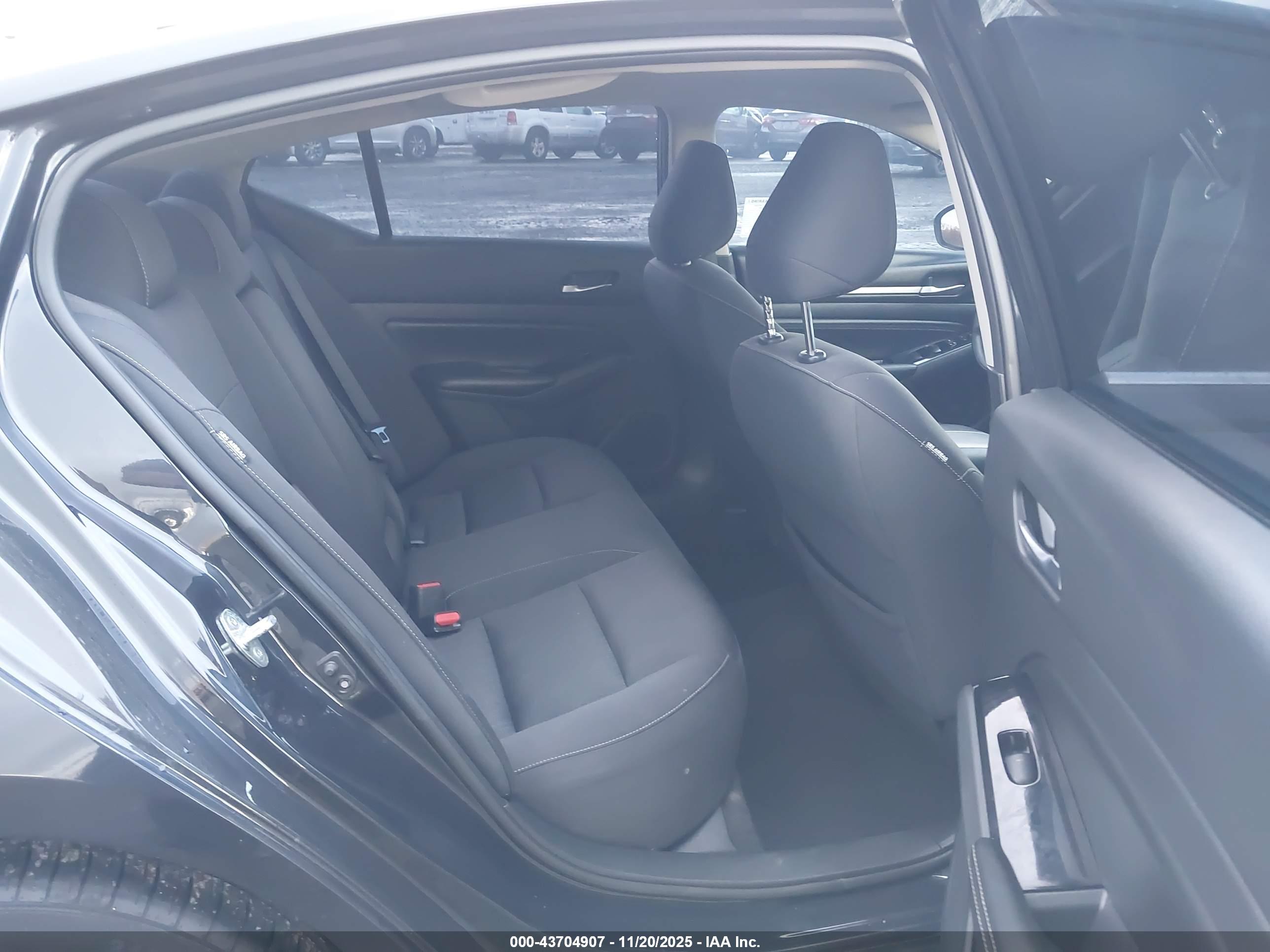 NISSAN ALTIMA image 8
