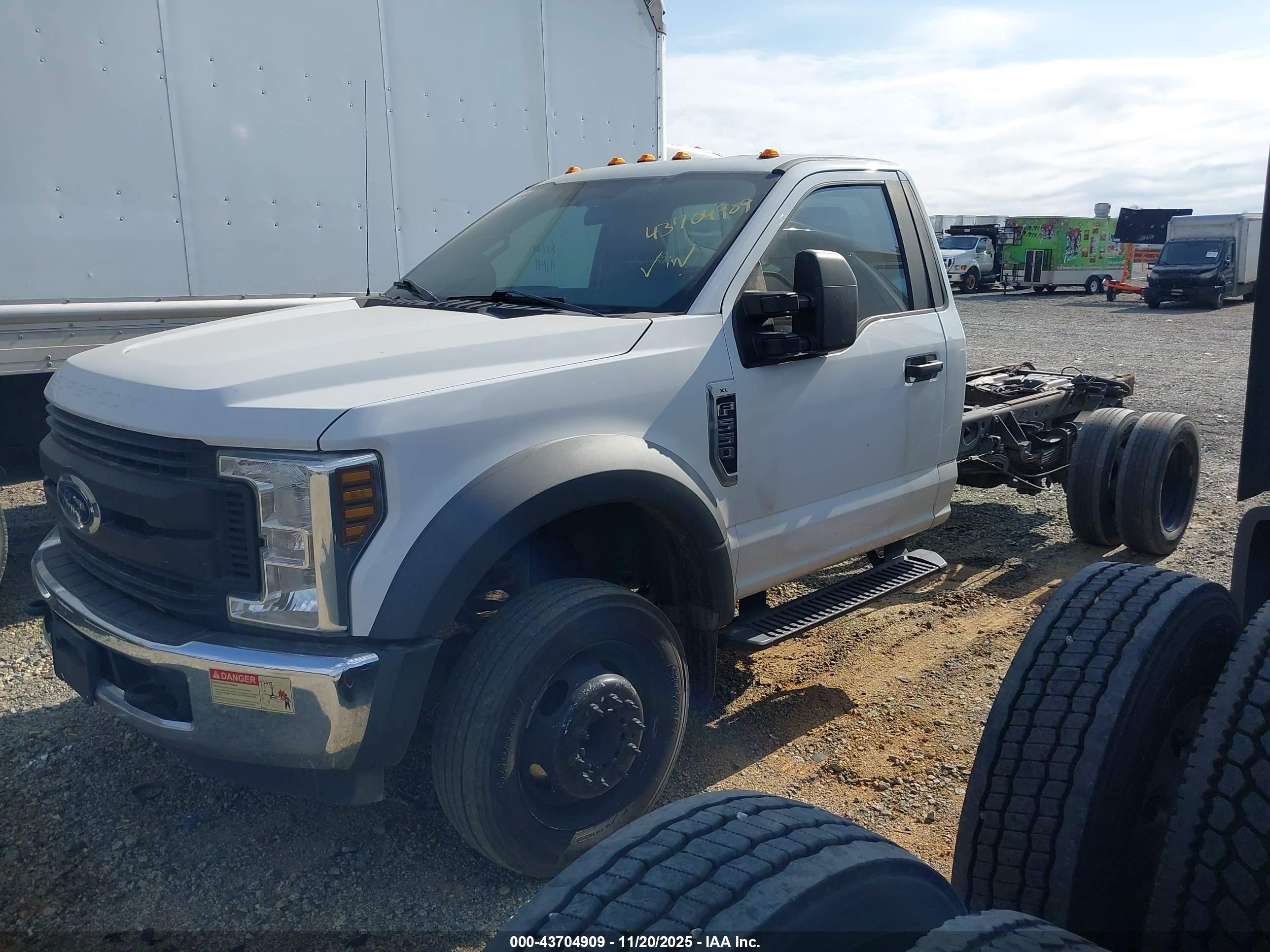 FORD F-550 image 2