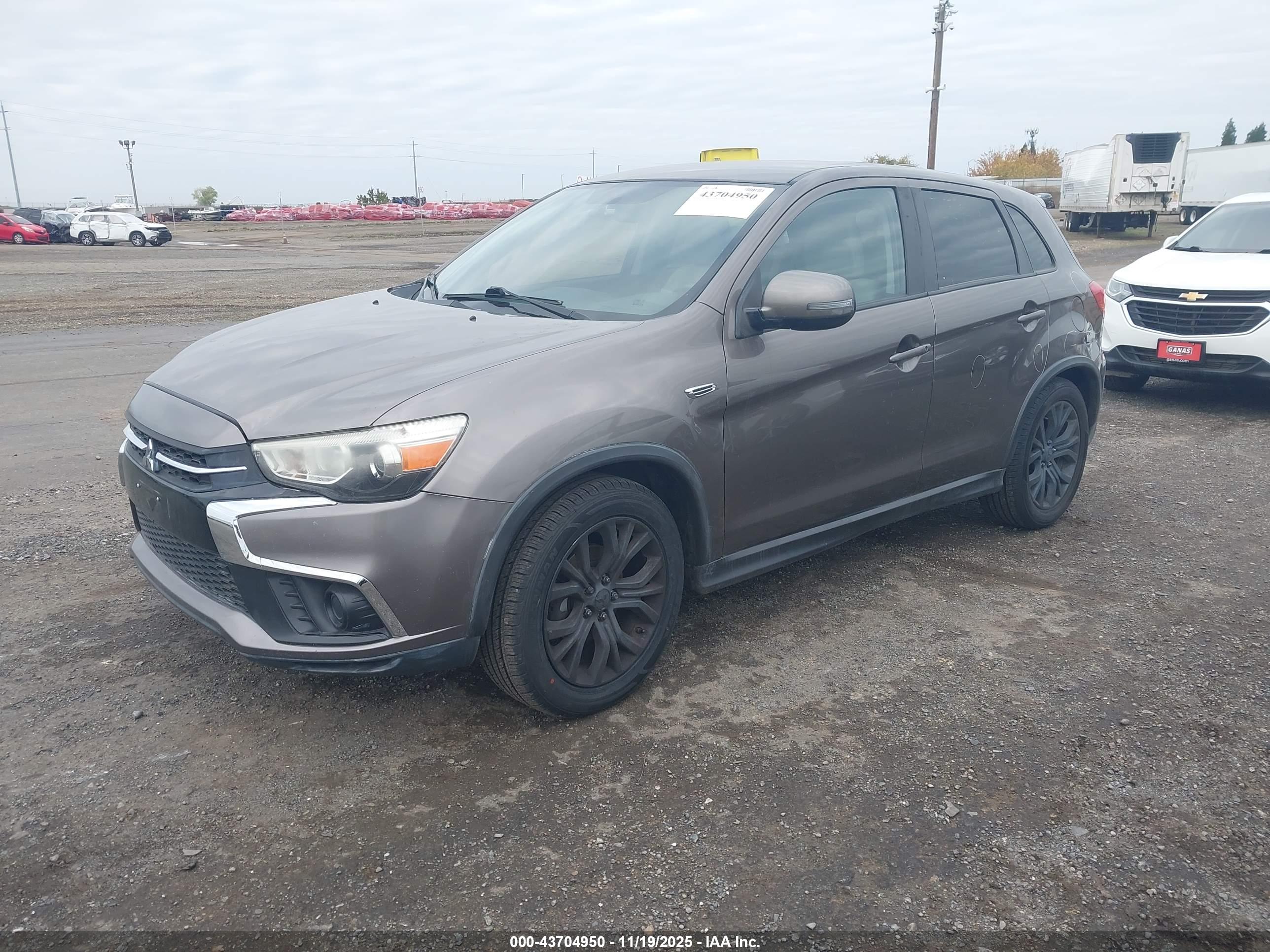 MITSUBISHI OUTLANDER image 2