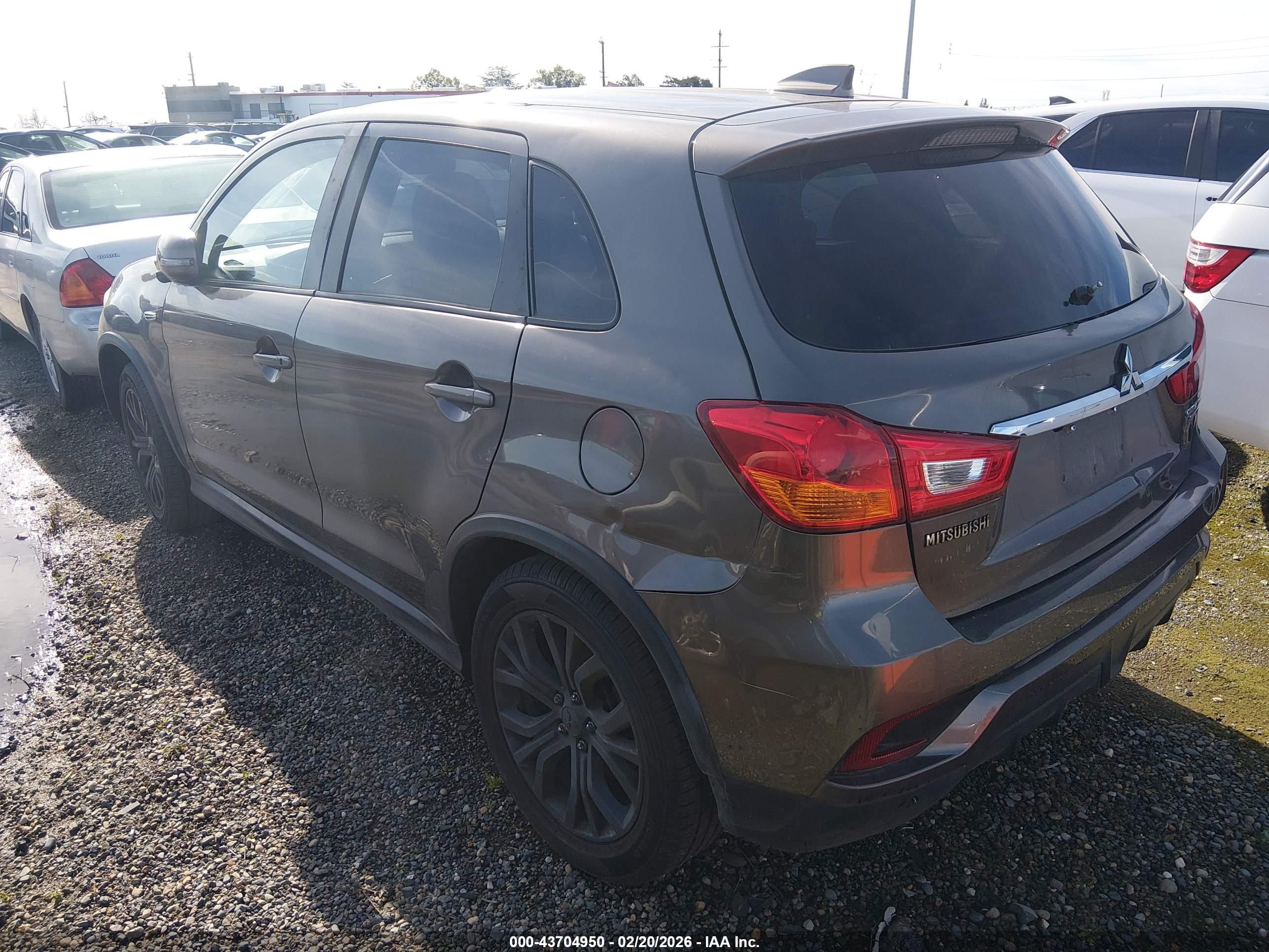 MITSUBISHI OUTLANDER image 3