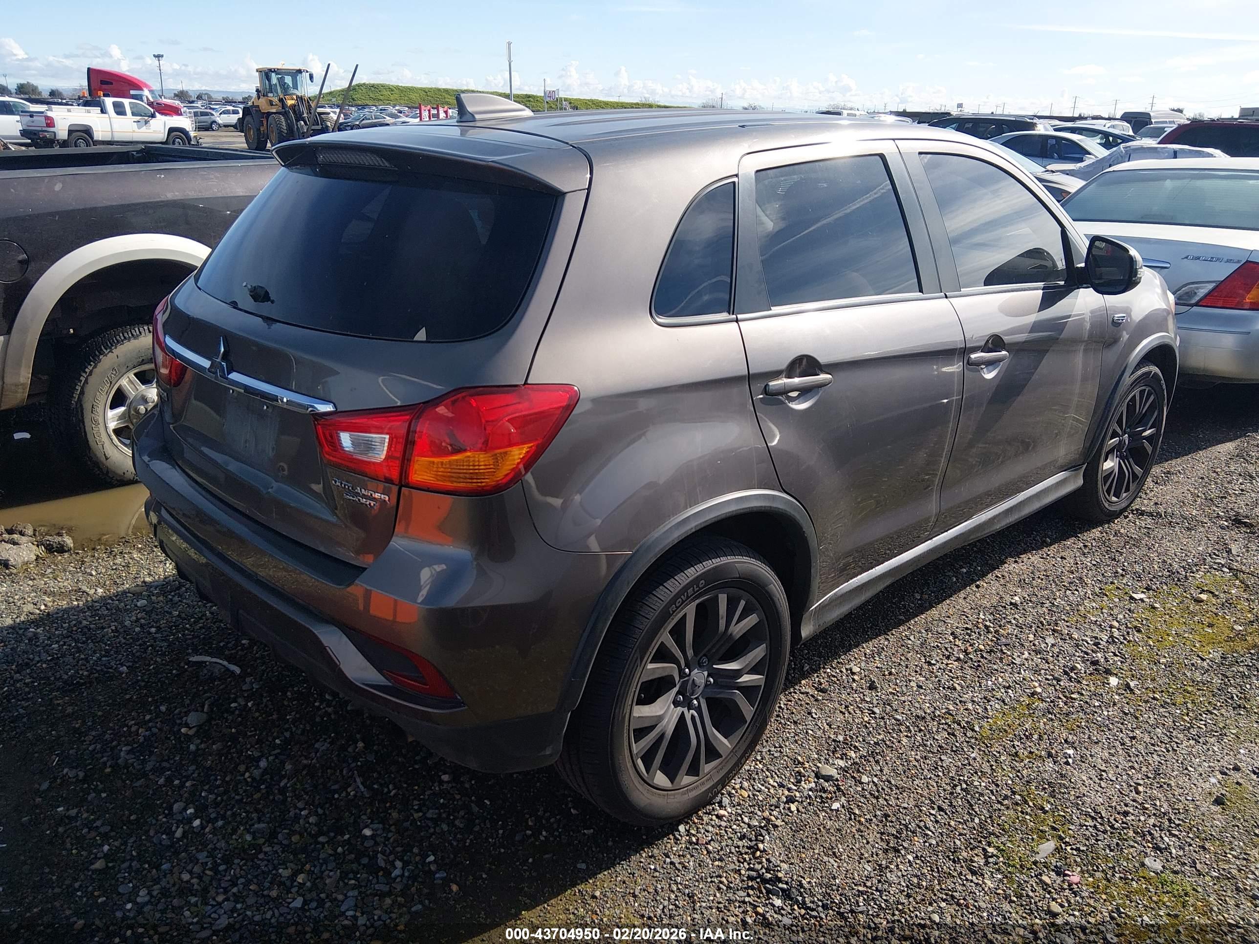 MITSUBISHI OUTLANDER image 4