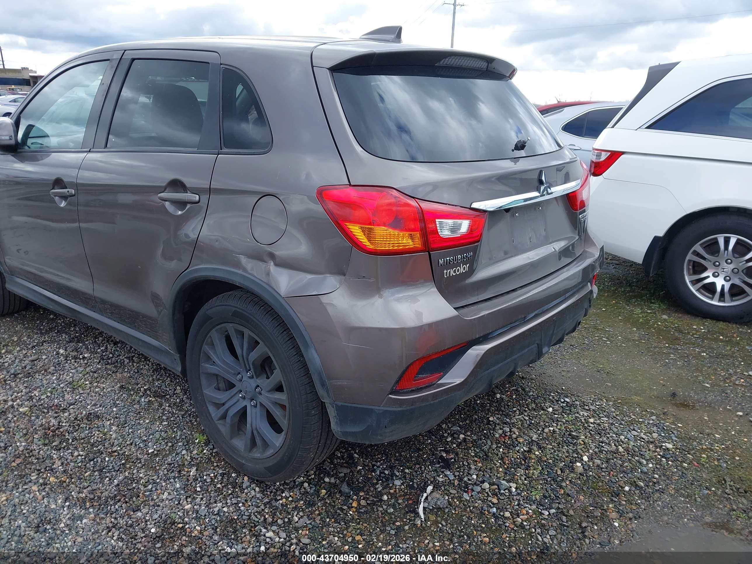 MITSUBISHI OUTLANDER image 6