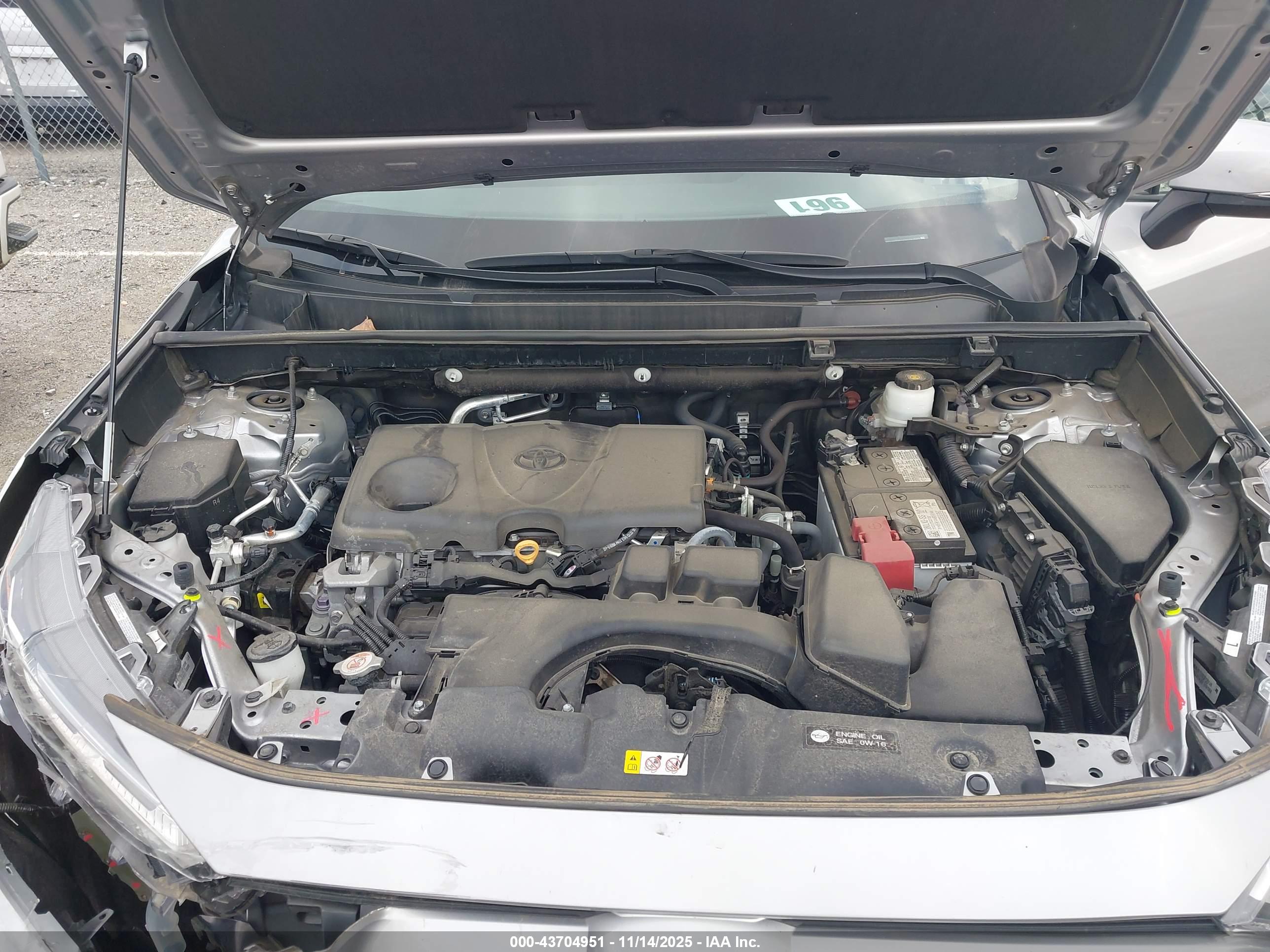 TOYOTA RAV4 image 10
