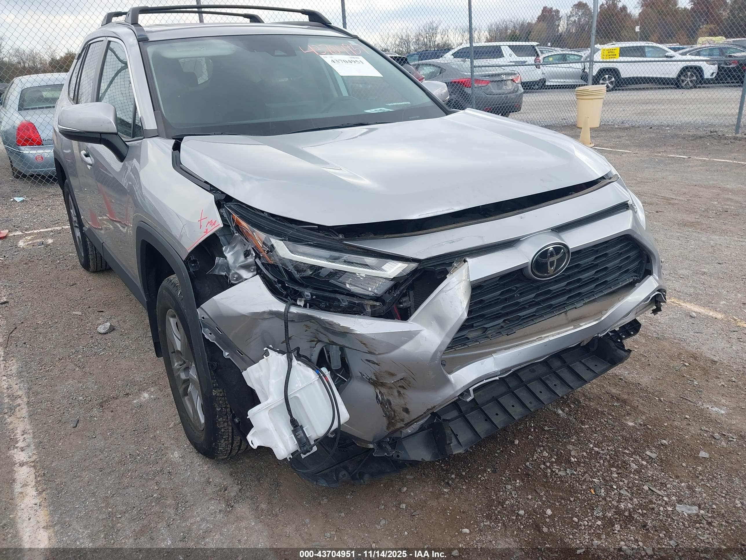 TOYOTA RAV4 image 6