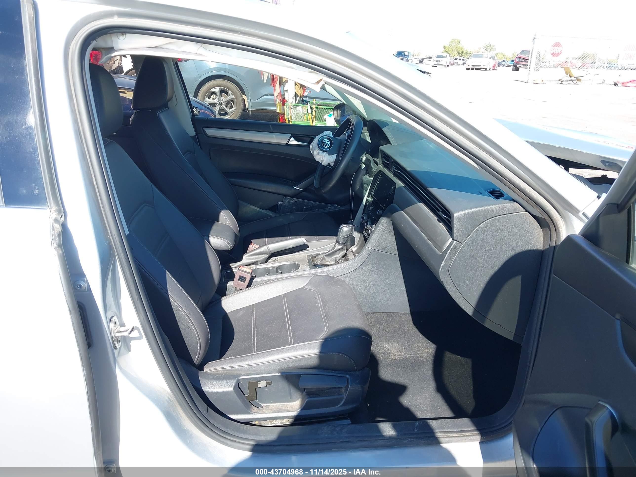 VOLKSWAGEN PASSAT image 5