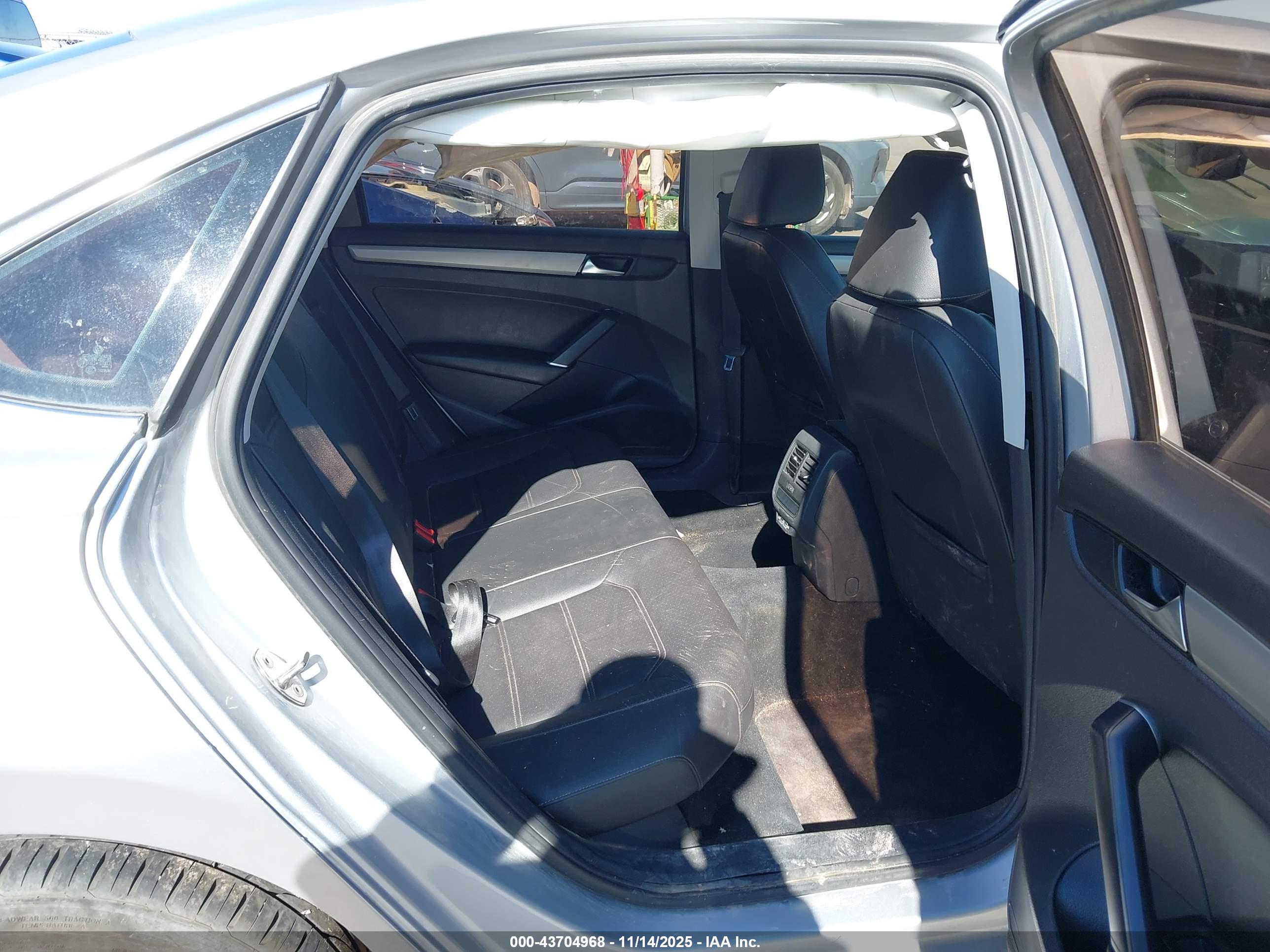 VOLKSWAGEN PASSAT image 8