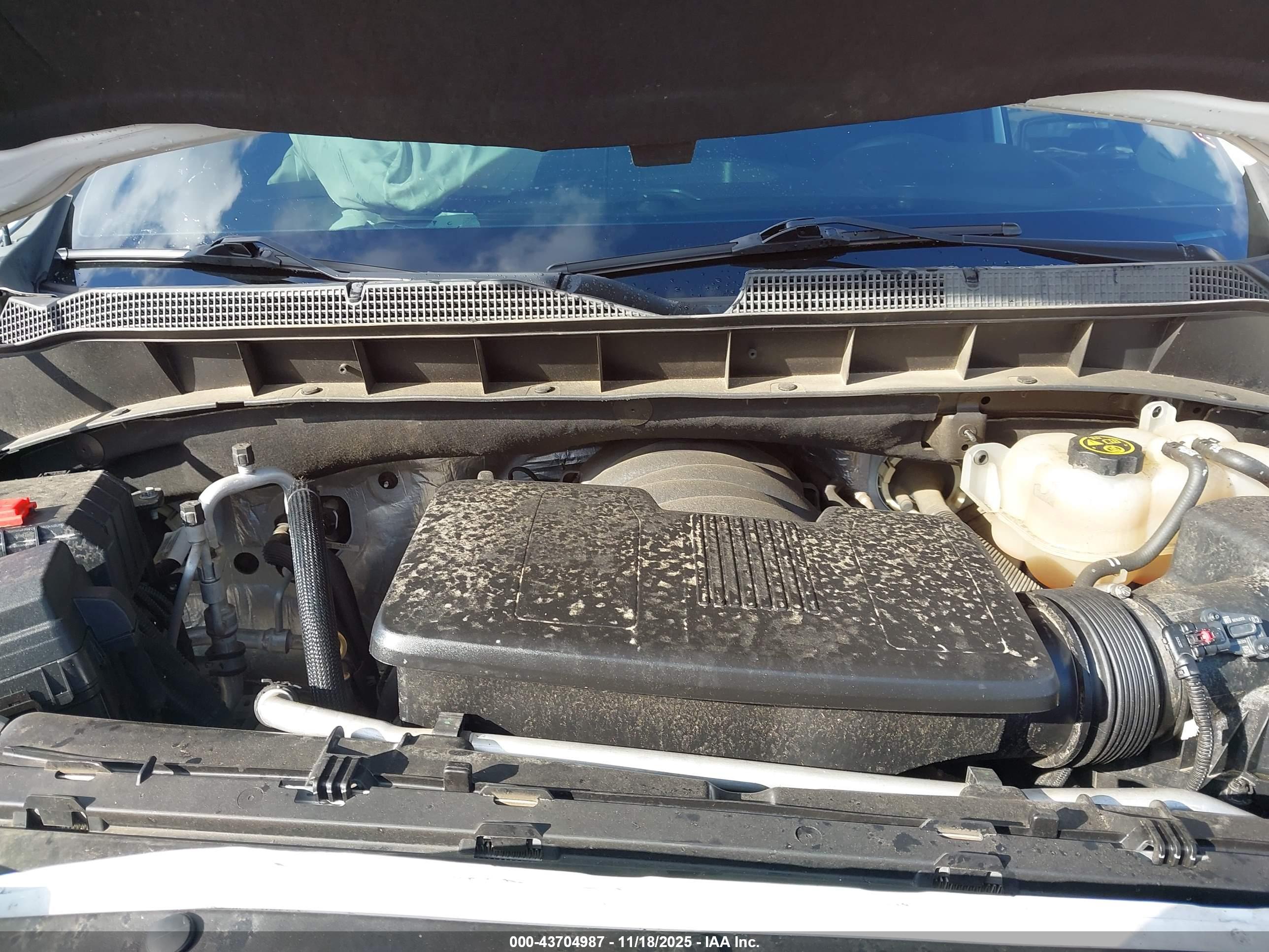 CHEVROLET SILVERADO image 10
