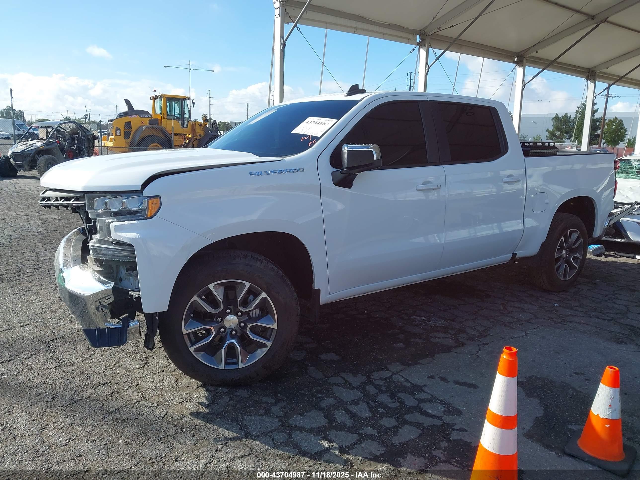CHEVROLET SILVERADO image 2