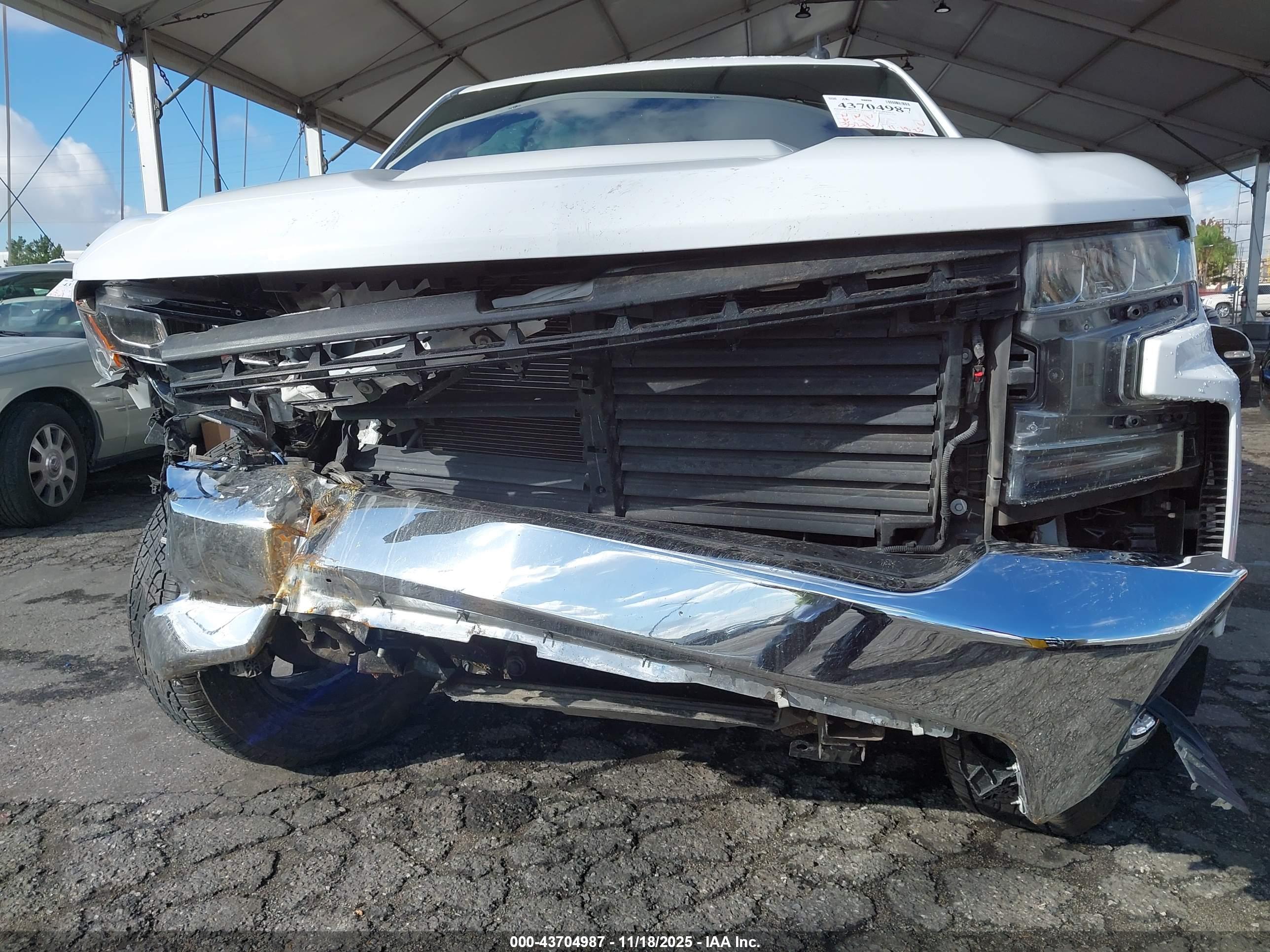 CHEVROLET SILVERADO image 6