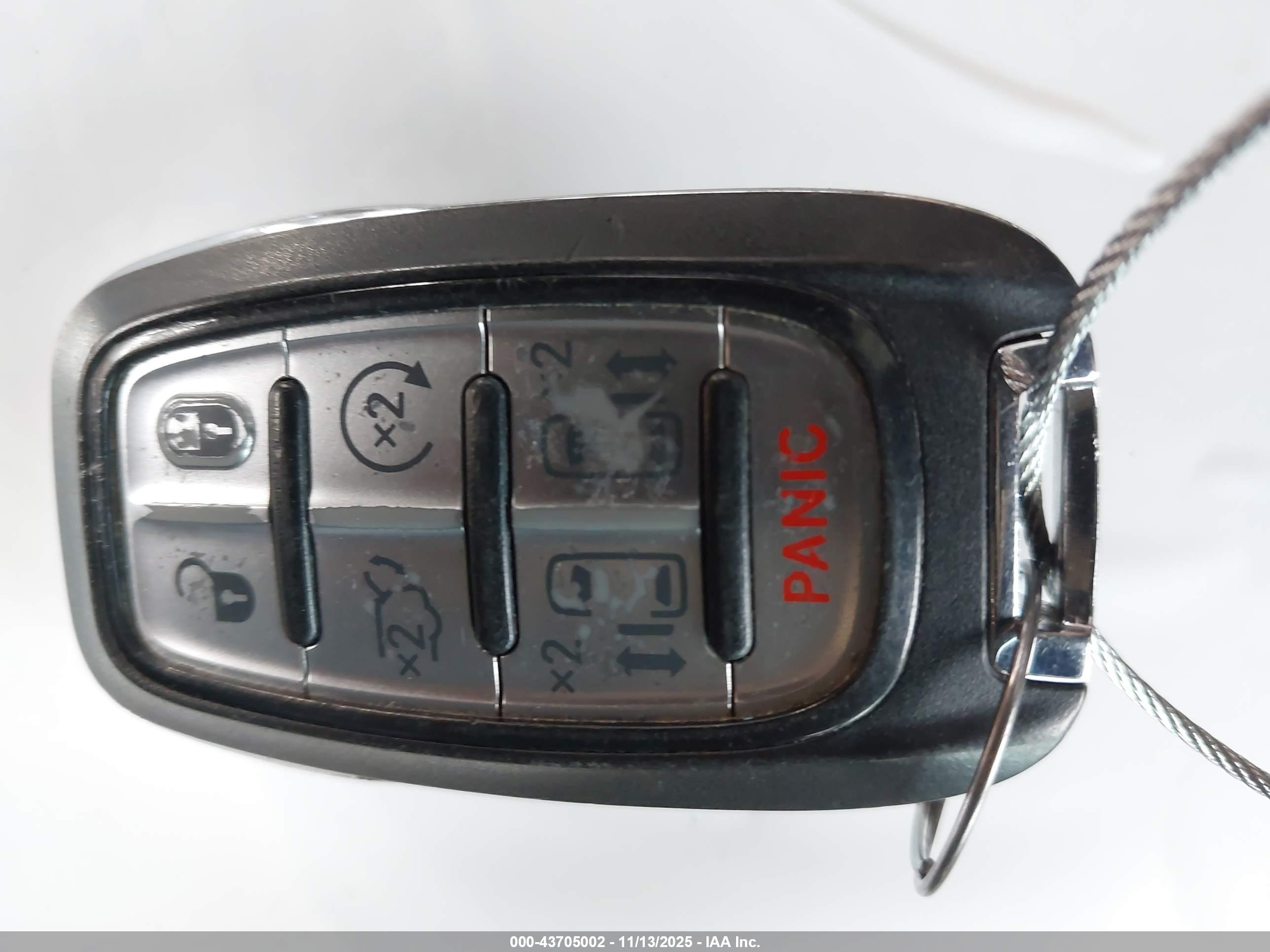 CHRYSLER PACIFICA image 11