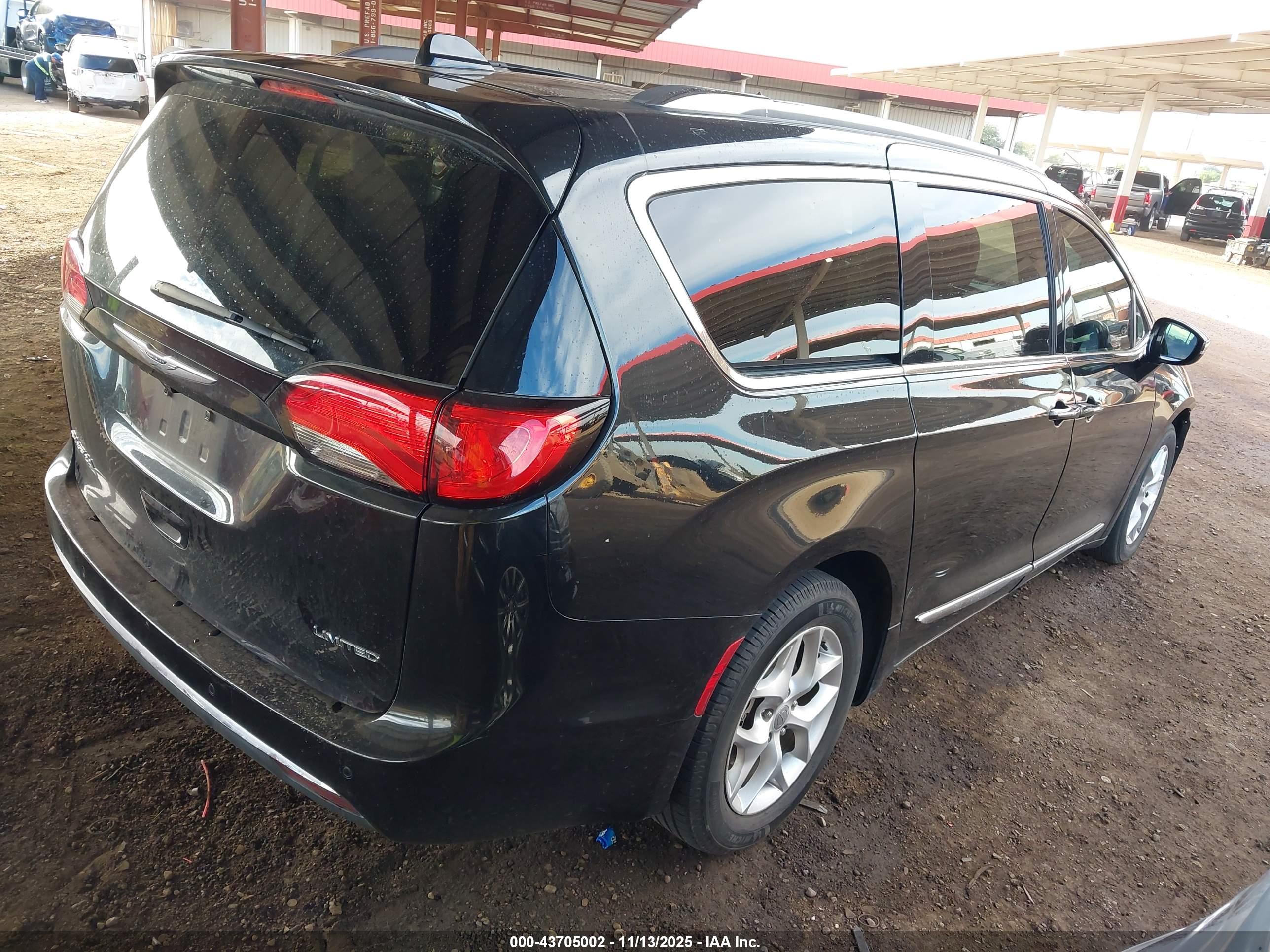 CHRYSLER PACIFICA image 4