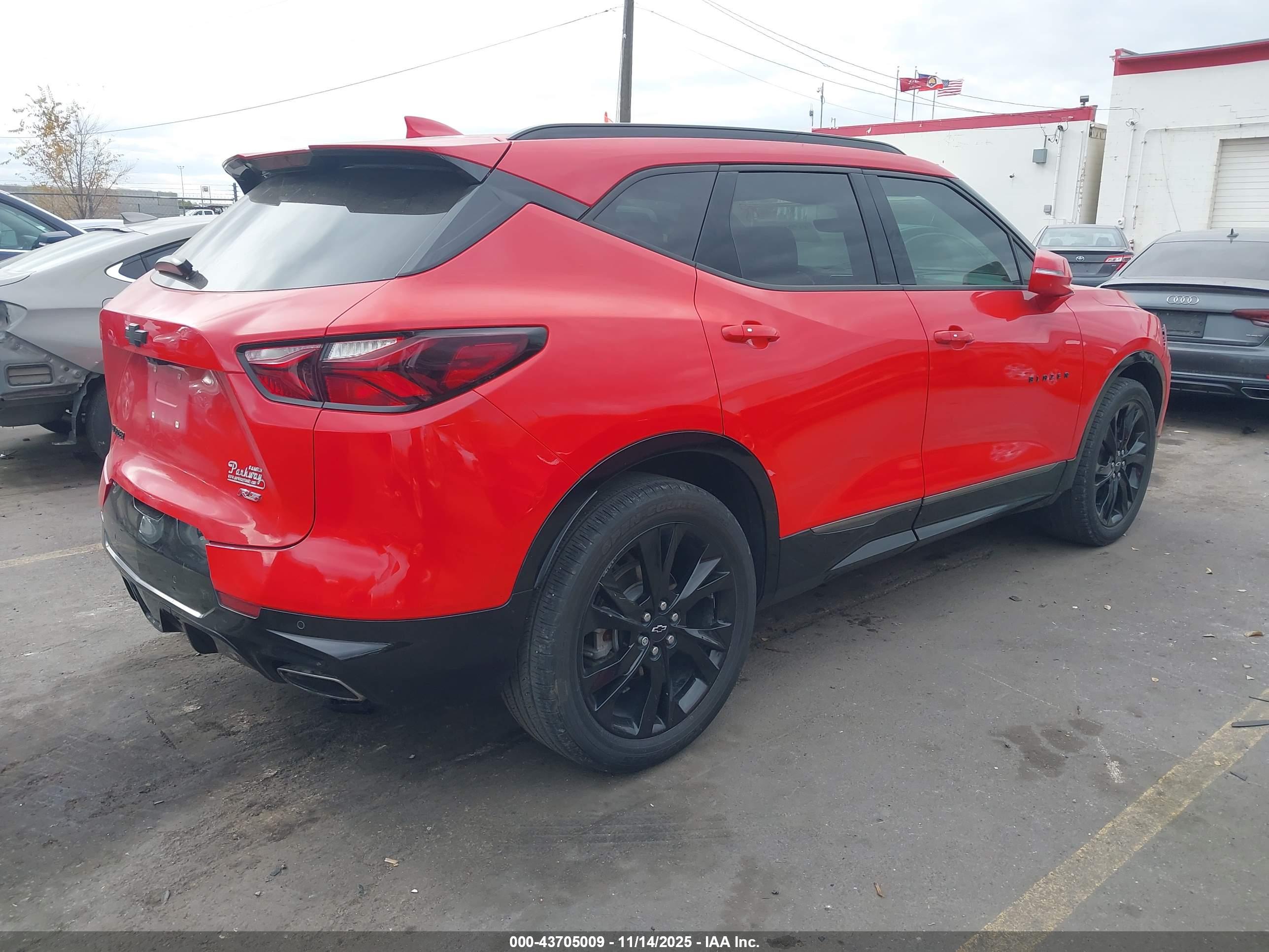CHEVROLET BLAZER image 4