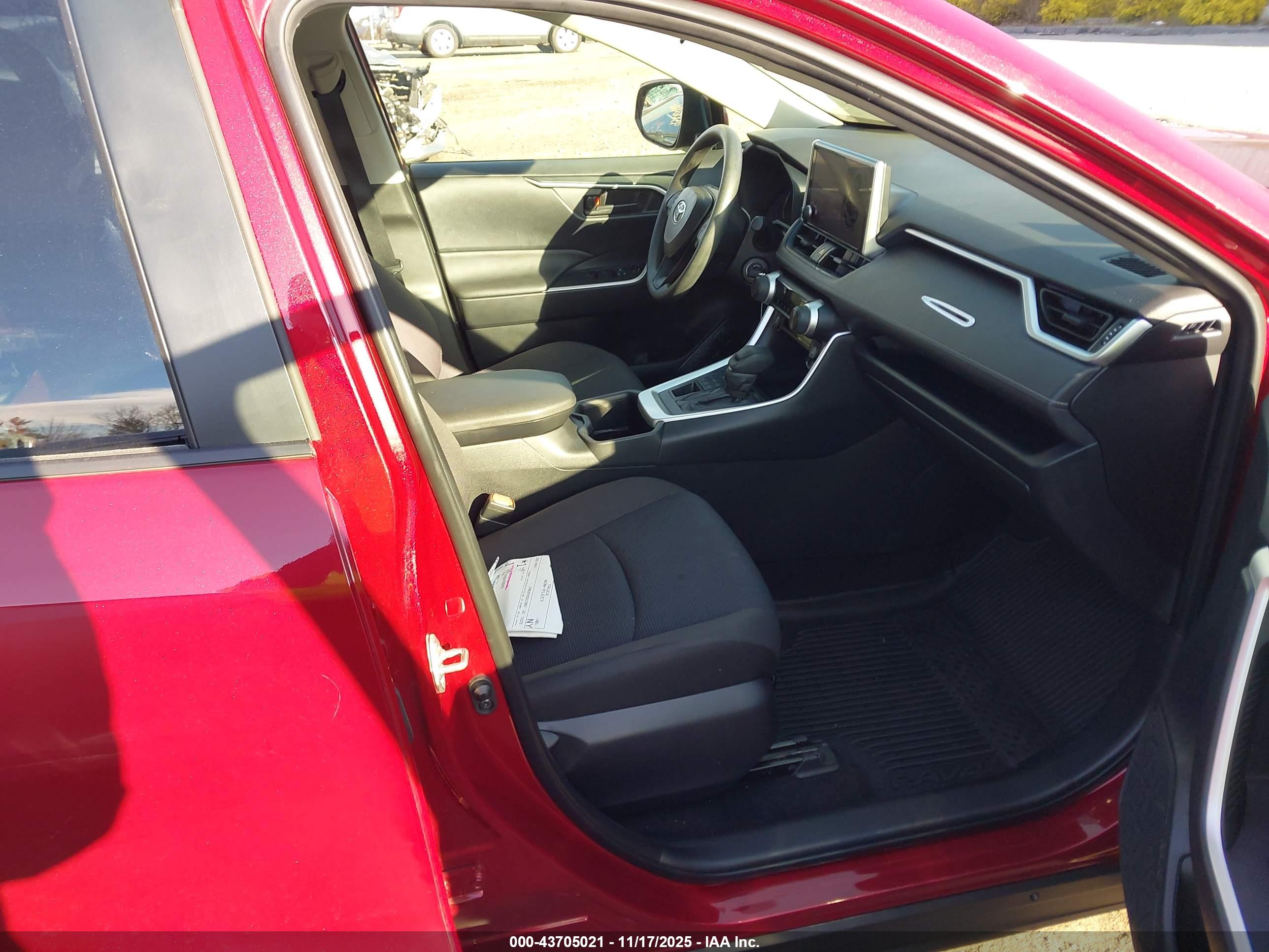 TOYOTA RAV4 image 5
