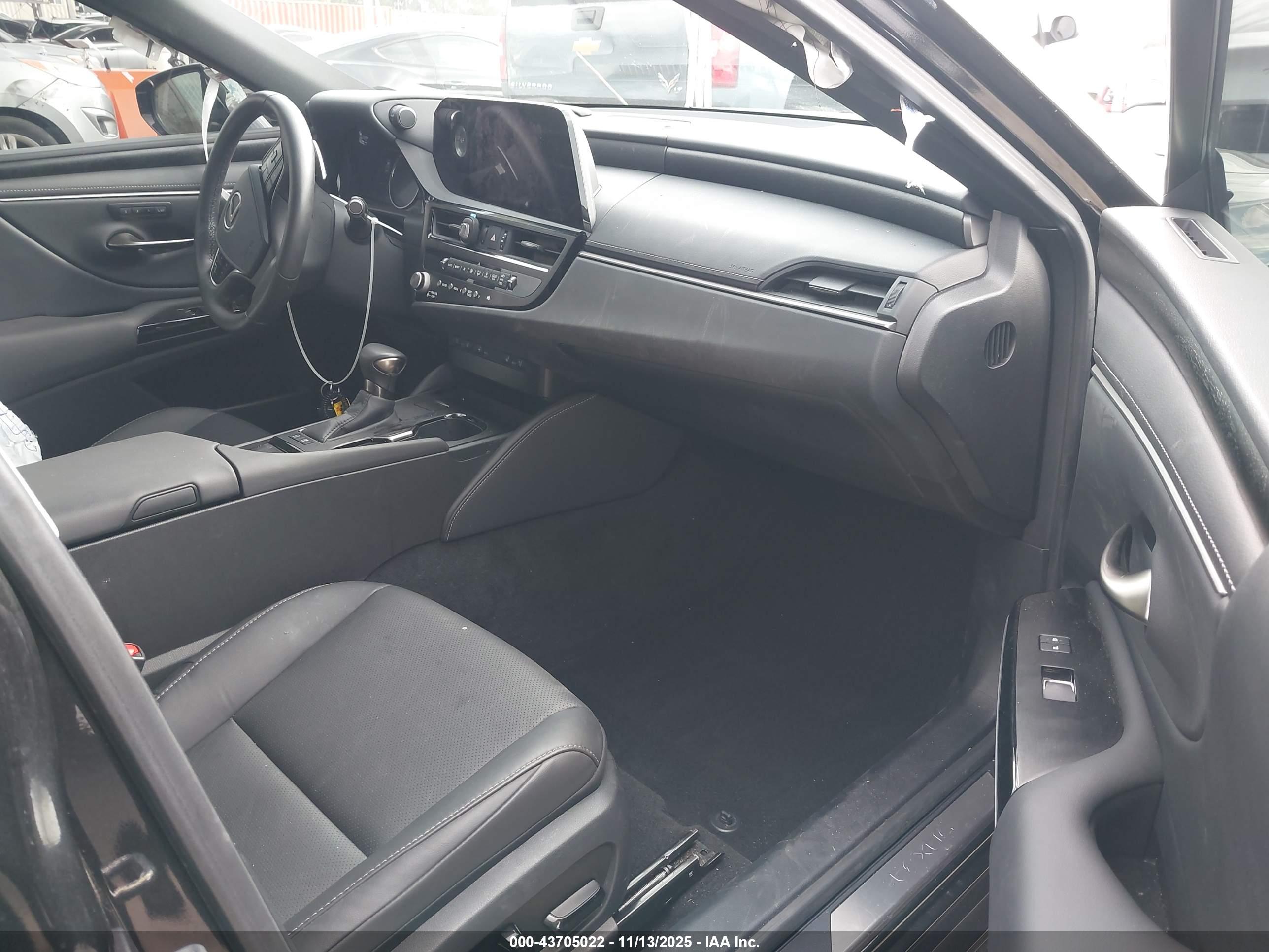 LEXUS ES image 5