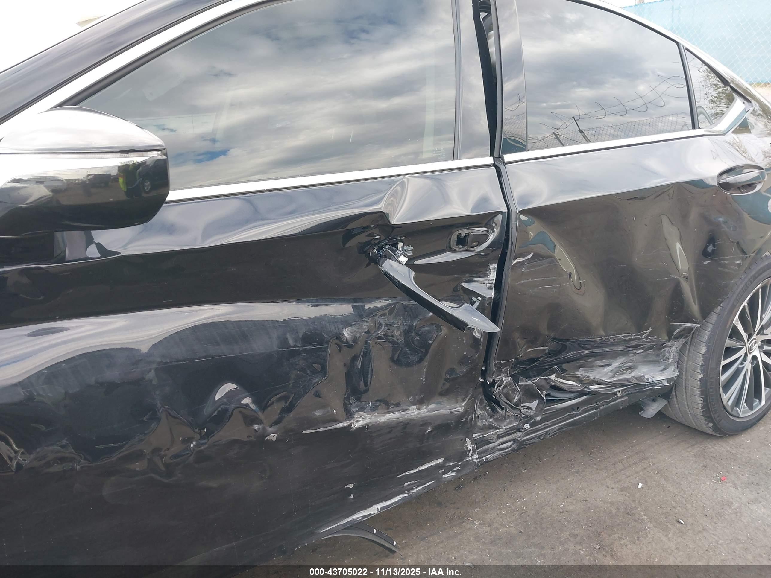 LEXUS ES image 6