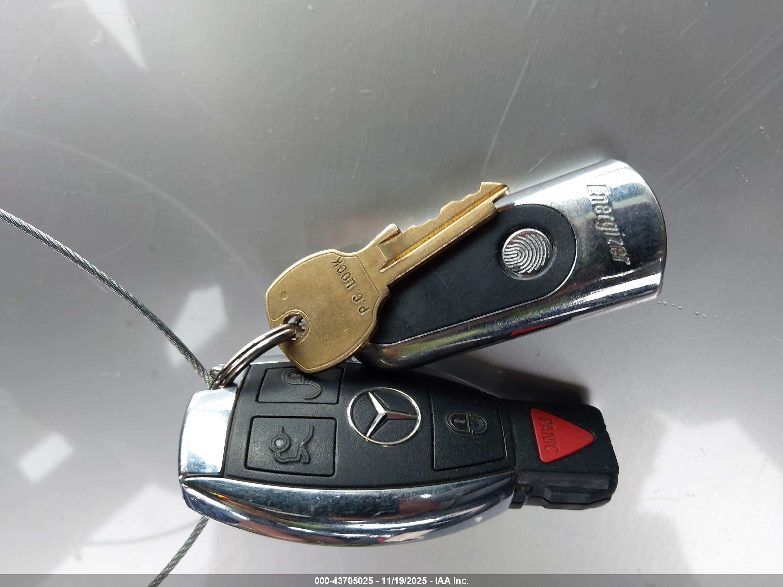MERCEDES-BENZ E image 11