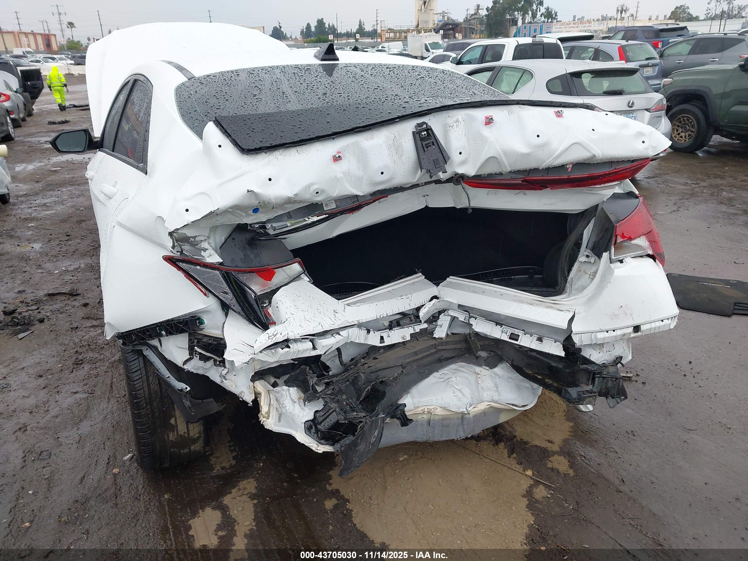 HYUNDAI ELANTRA image 6
