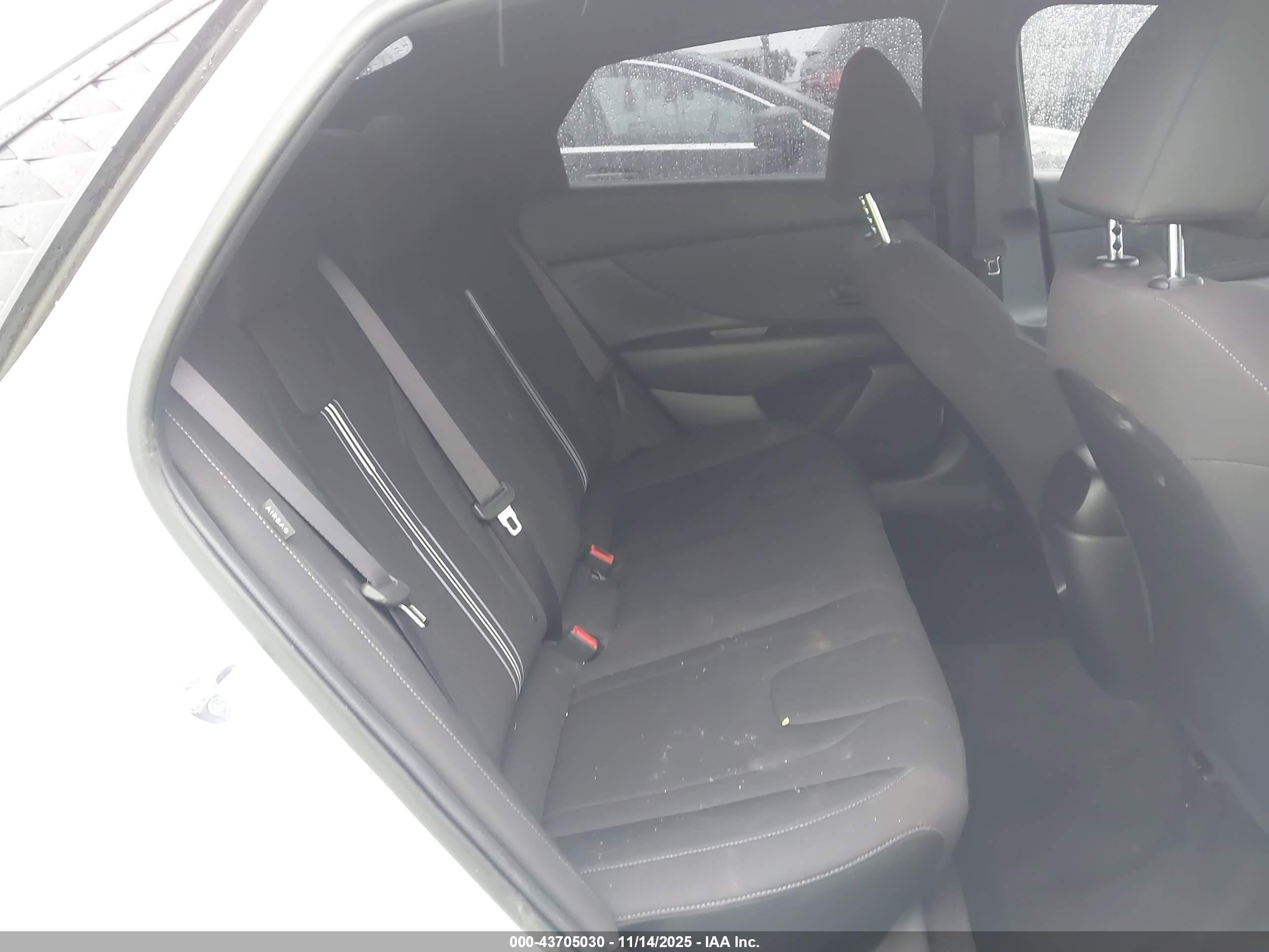 HYUNDAI ELANTRA image 8