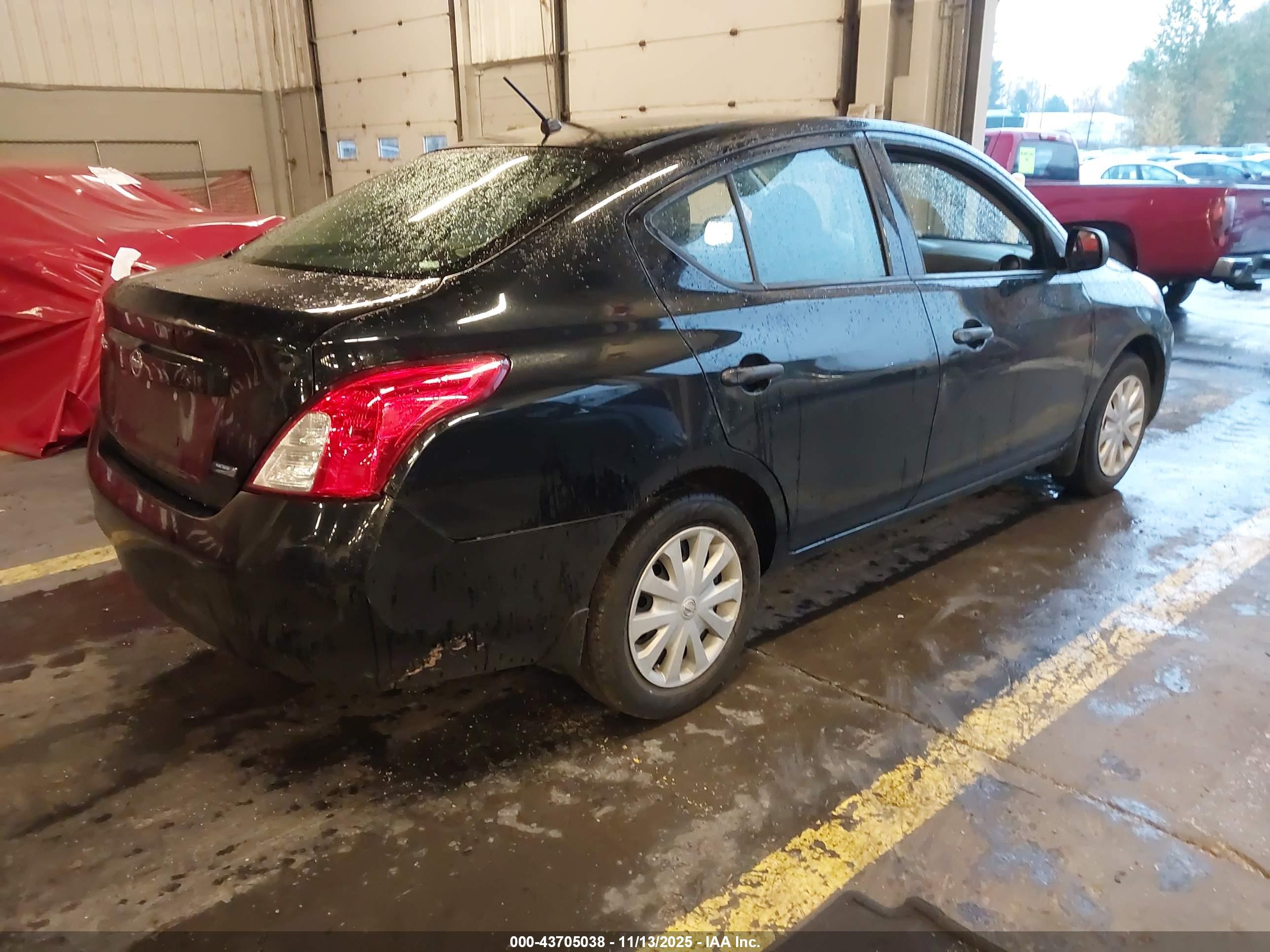NISSAN VERSA image 4