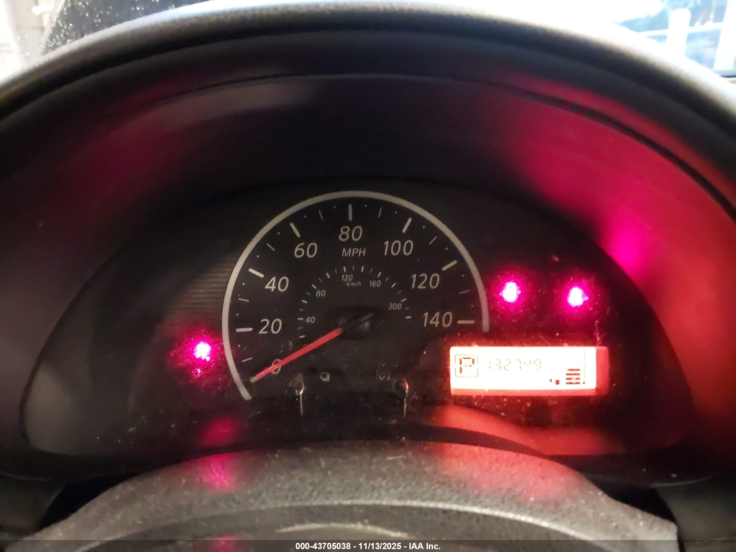 NISSAN VERSA image 7