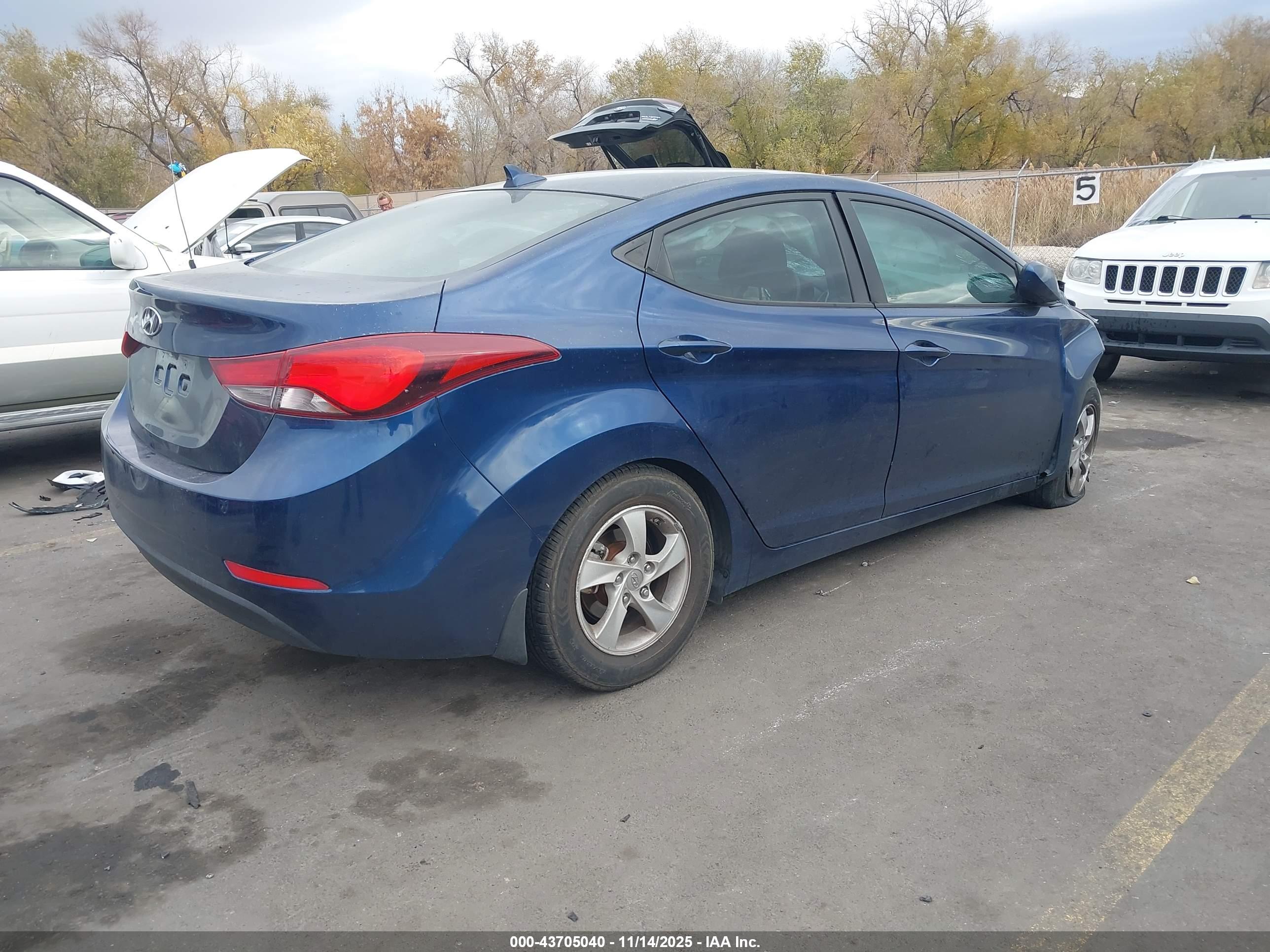 HYUNDAI ELANTRA image 4