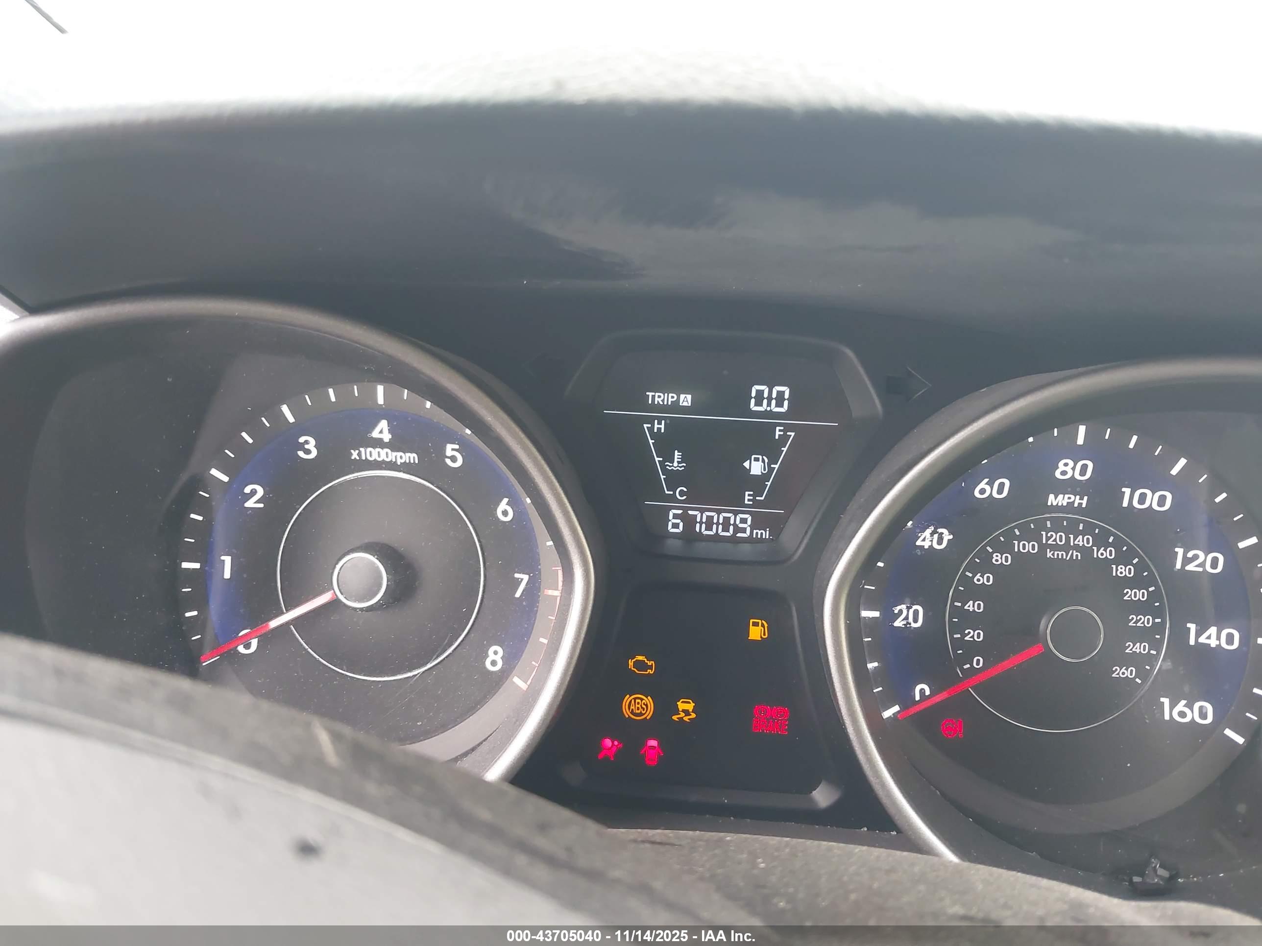 HYUNDAI ELANTRA image 7