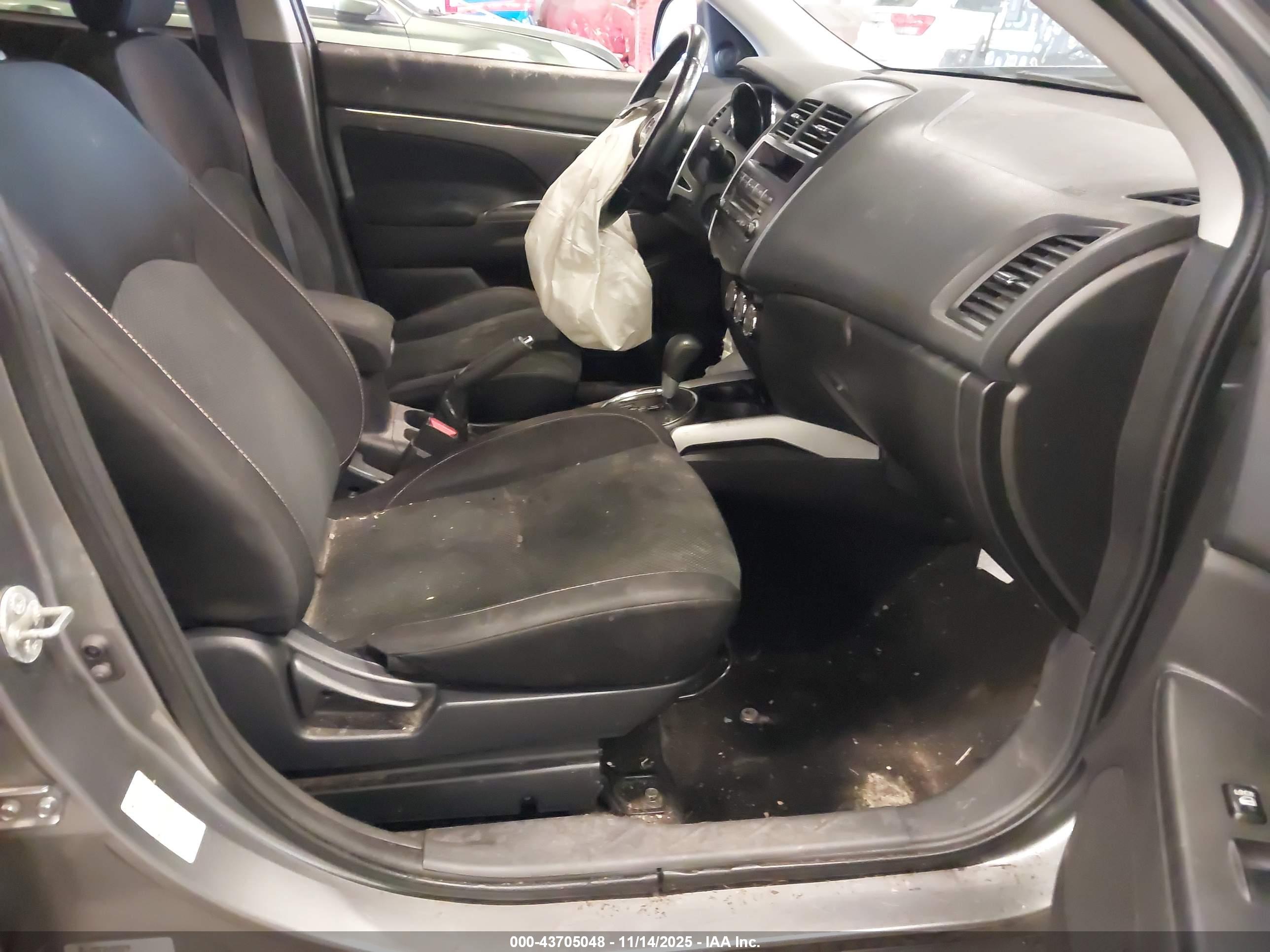 MITSUBISHI OUTLANDER image 5