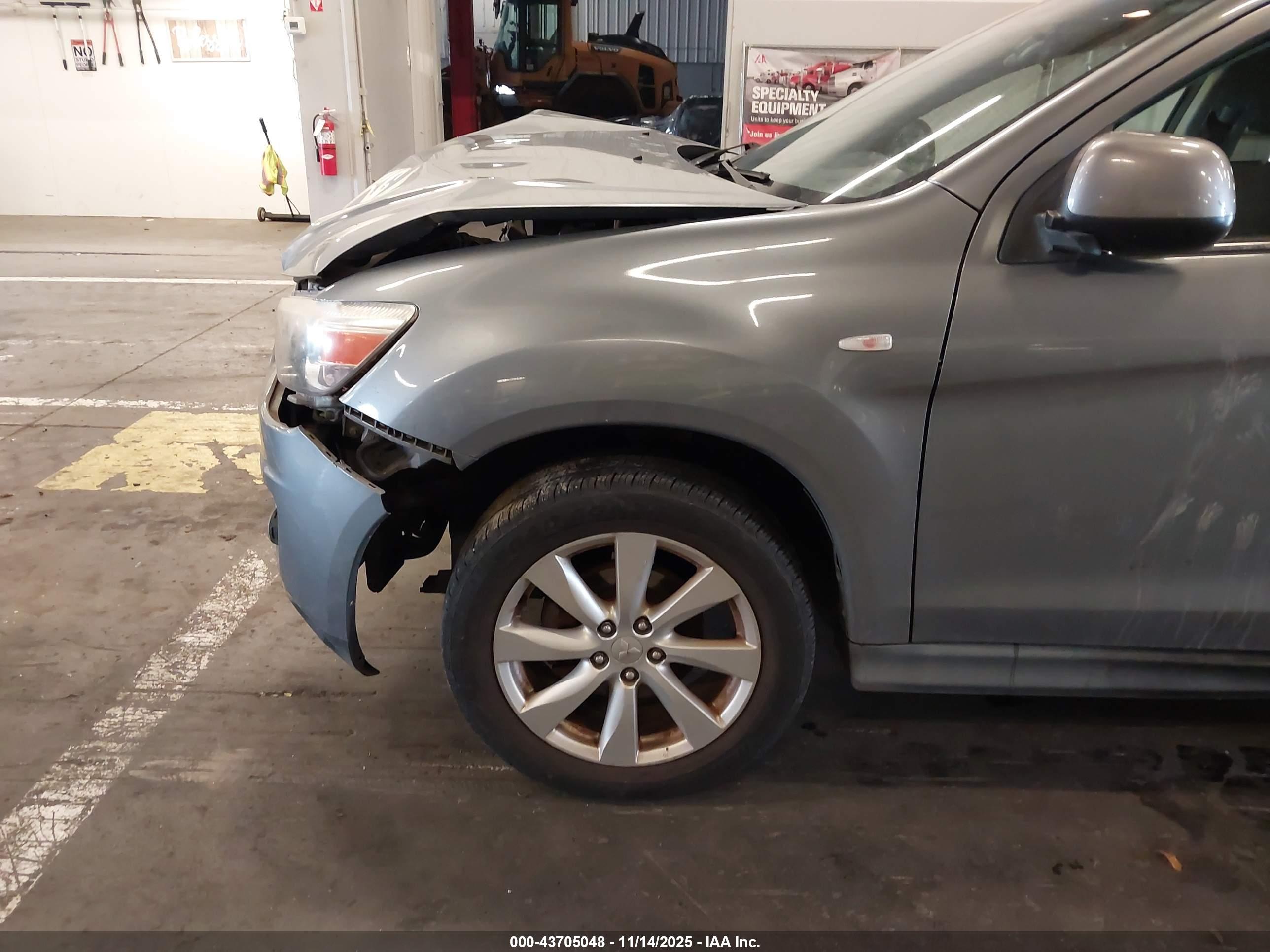 MITSUBISHI OUTLANDER image 6
