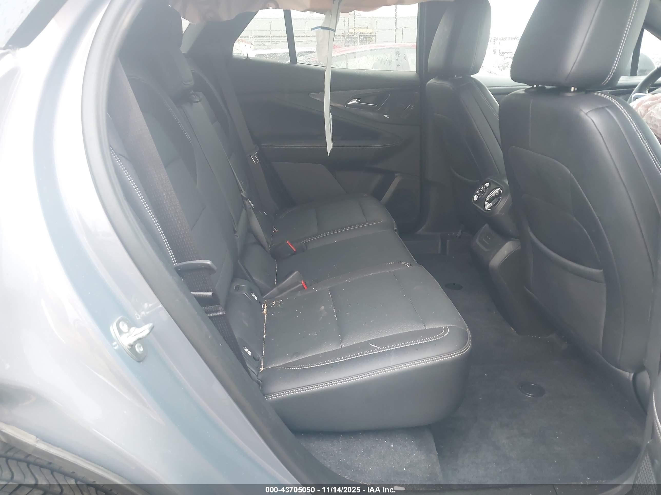 CHEVROLET BLAZER image 8