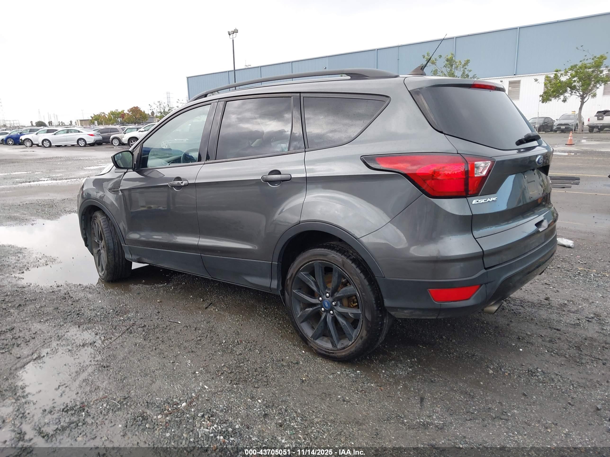 FORD ESCAPE image 3