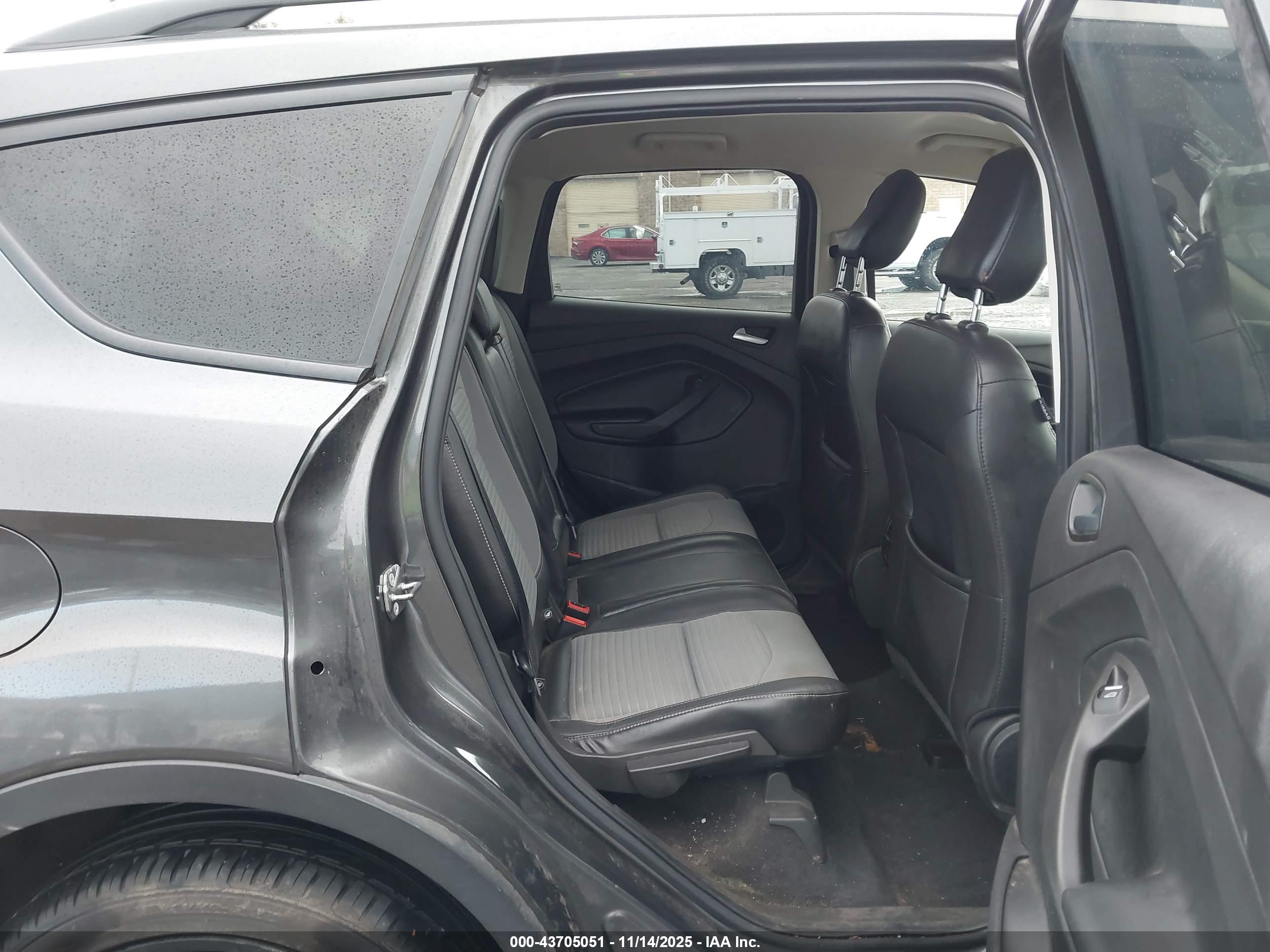 FORD ESCAPE image 8