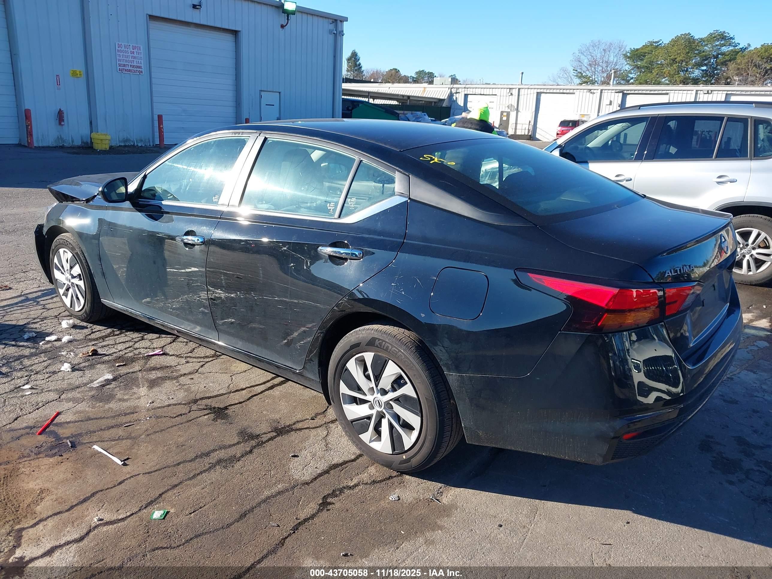 NISSAN ALTIMA image 3