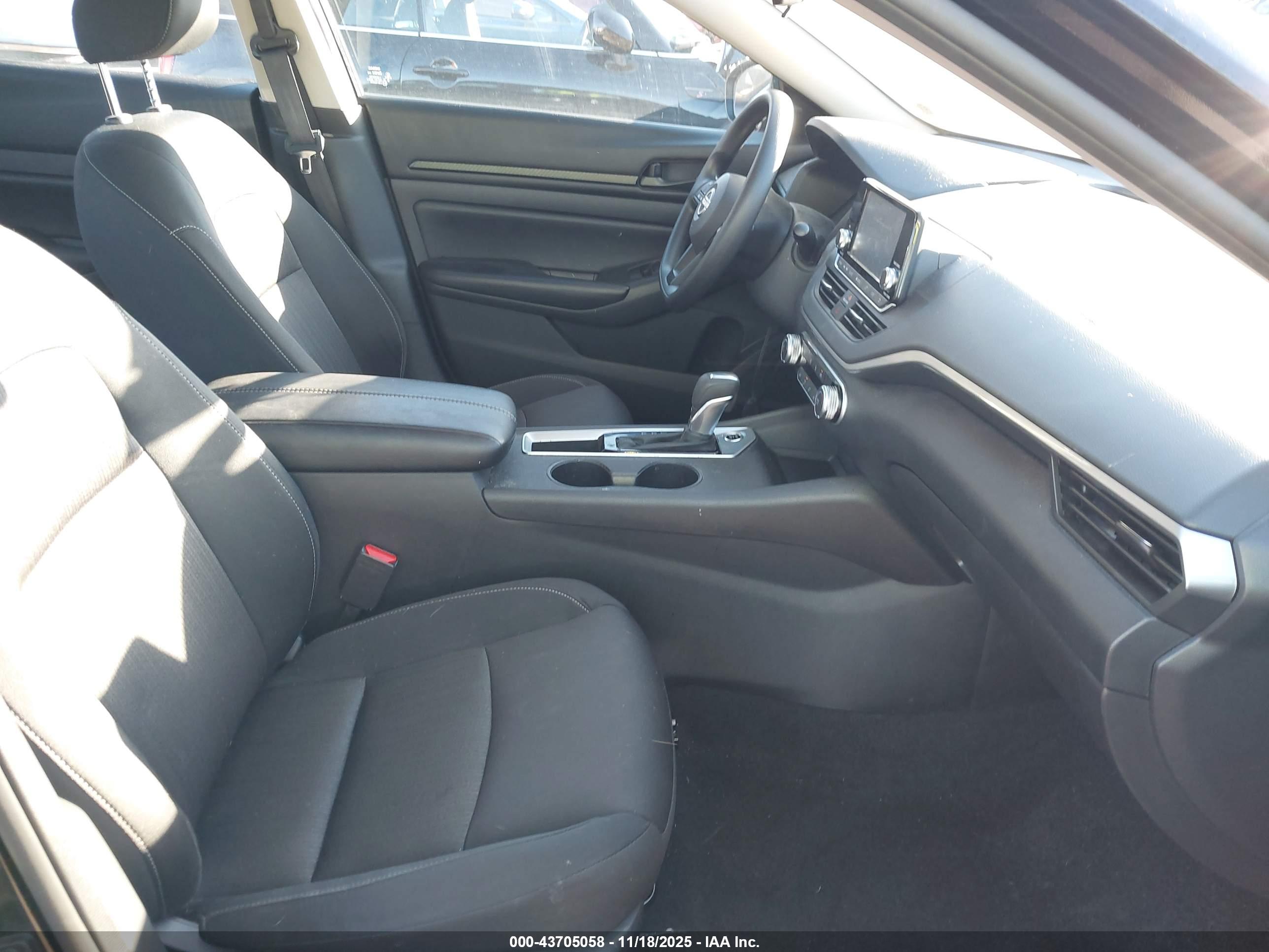 NISSAN ALTIMA image 5