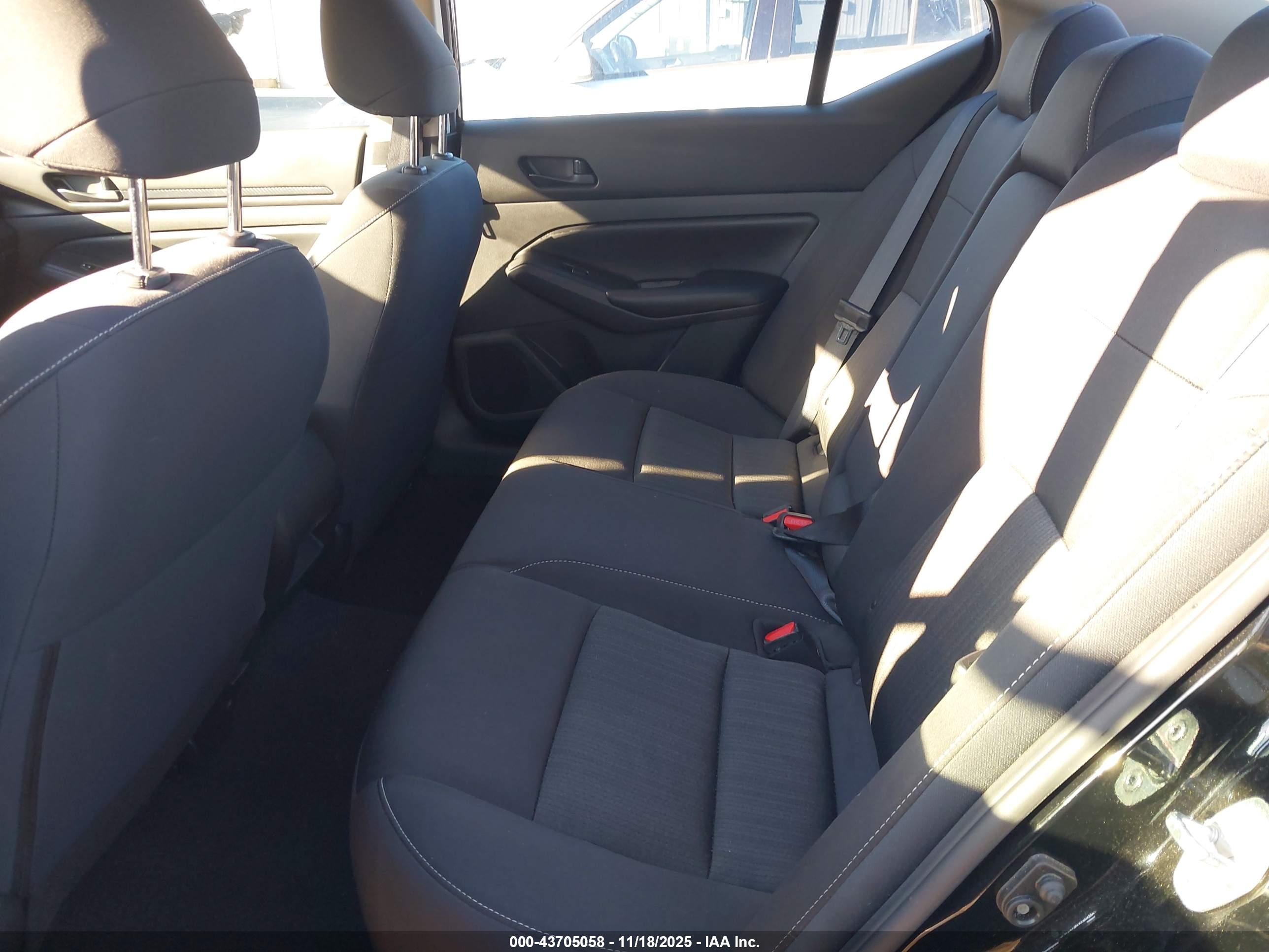 NISSAN ALTIMA image 8