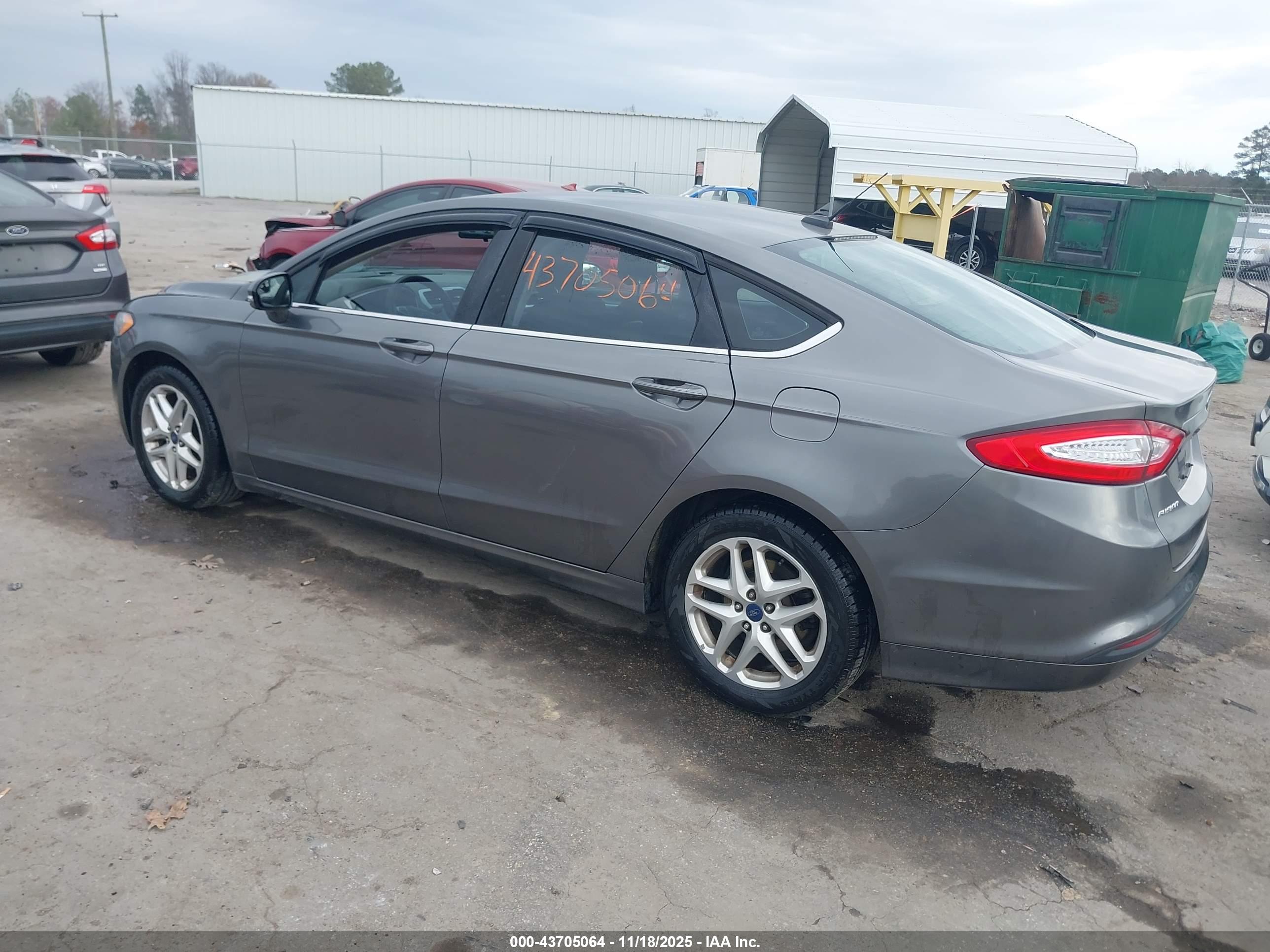 FORD FUSION image 3