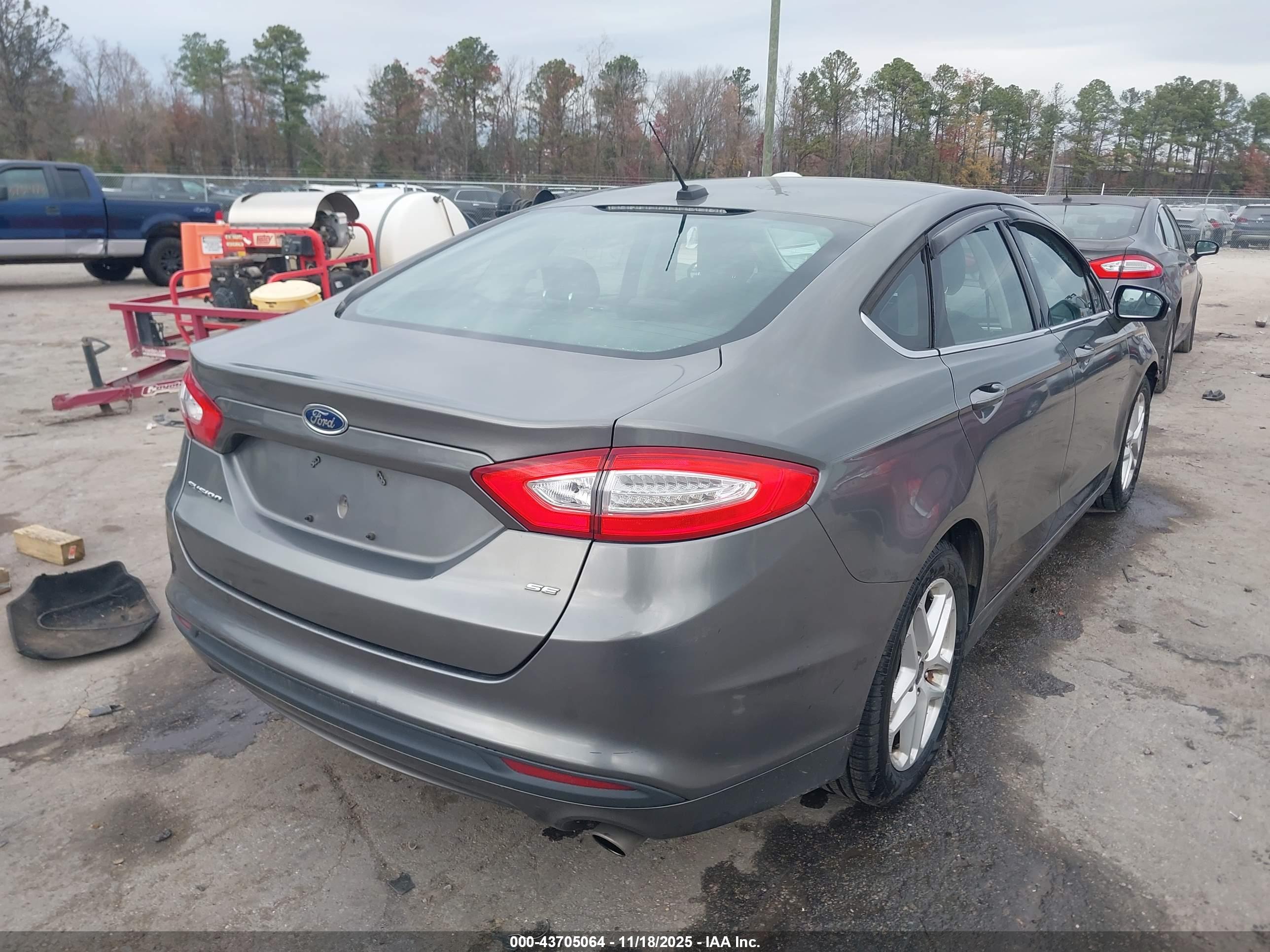 FORD FUSION image 4