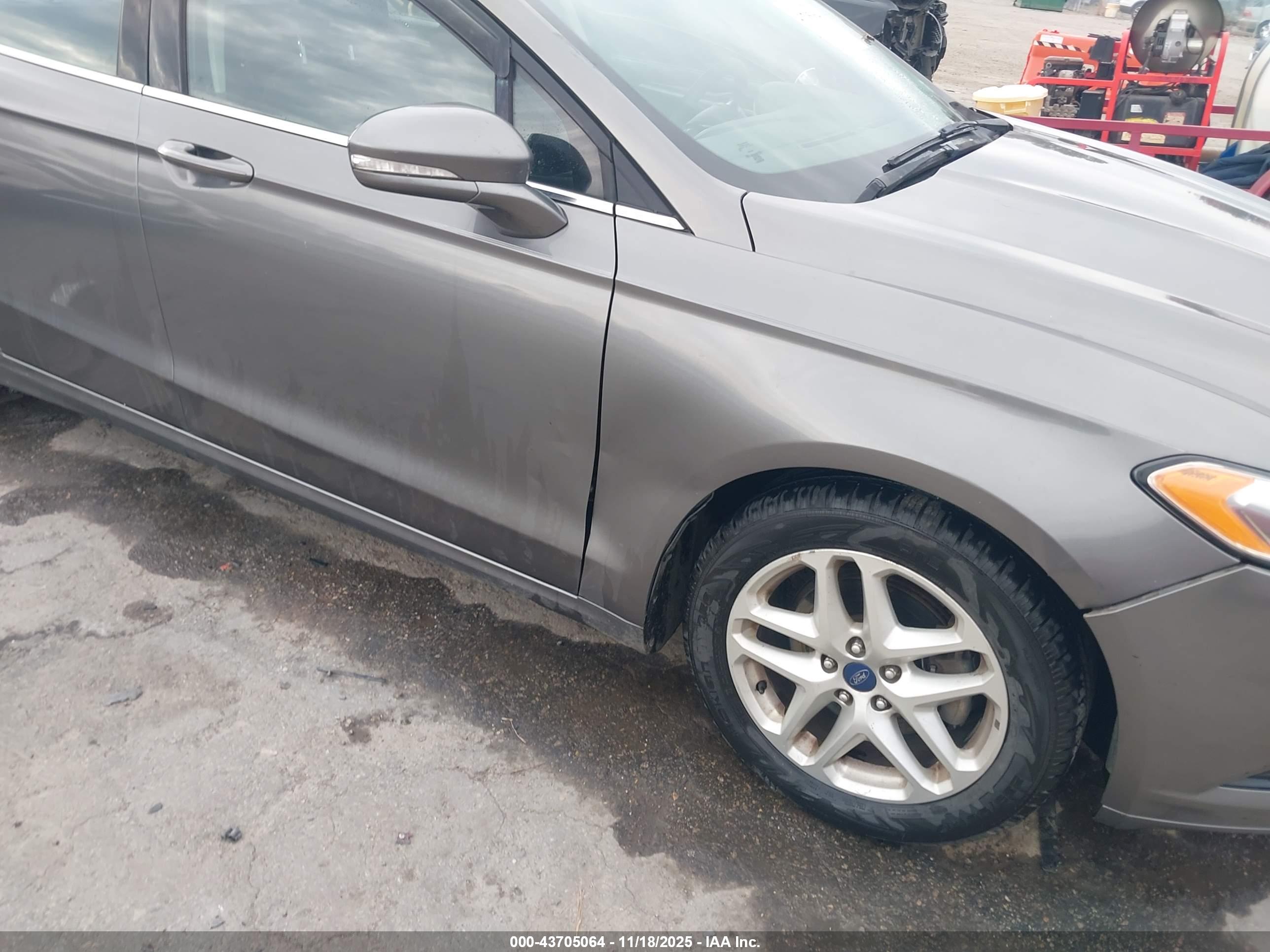 FORD FUSION image 6