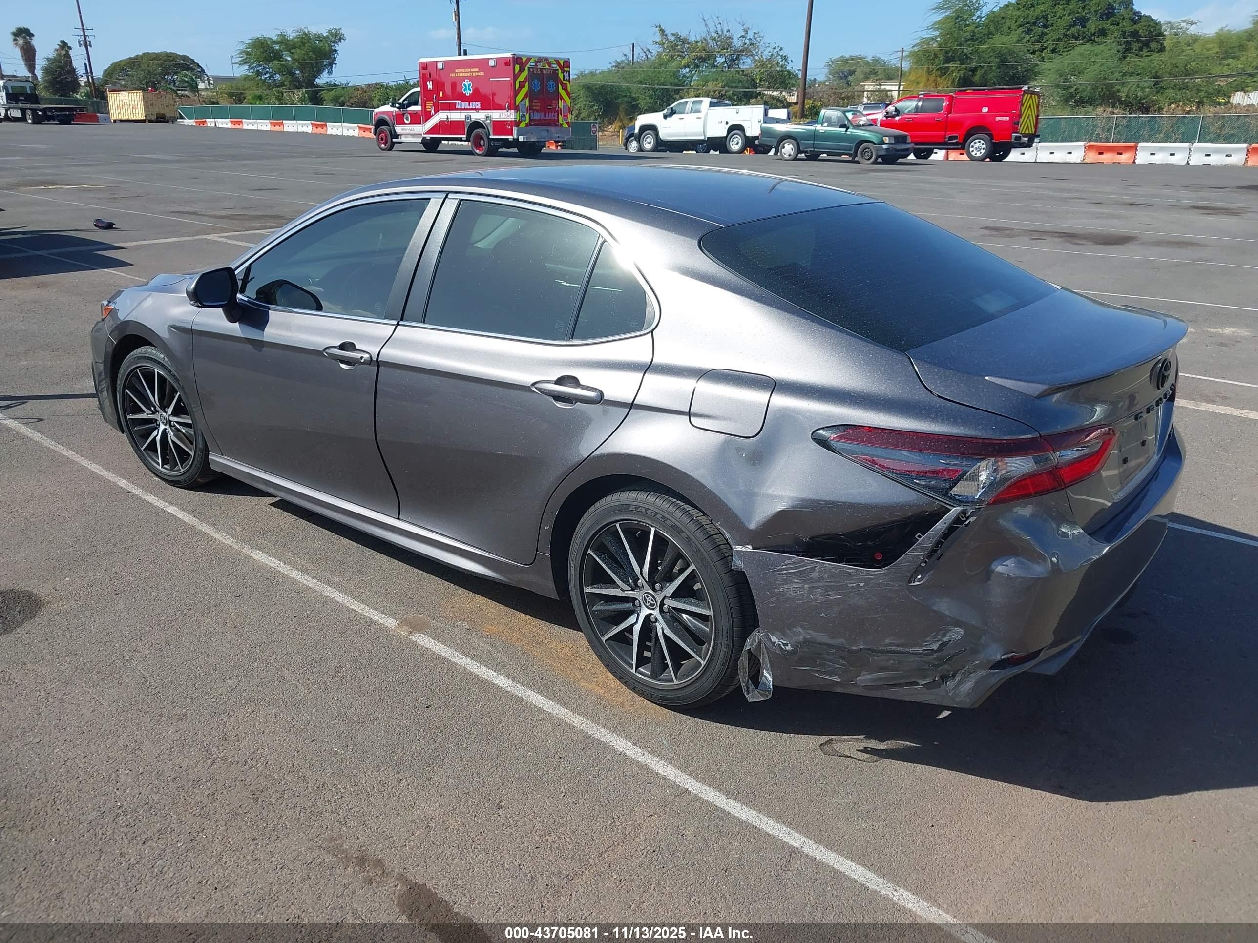 TOYOTA CAMRY image 3