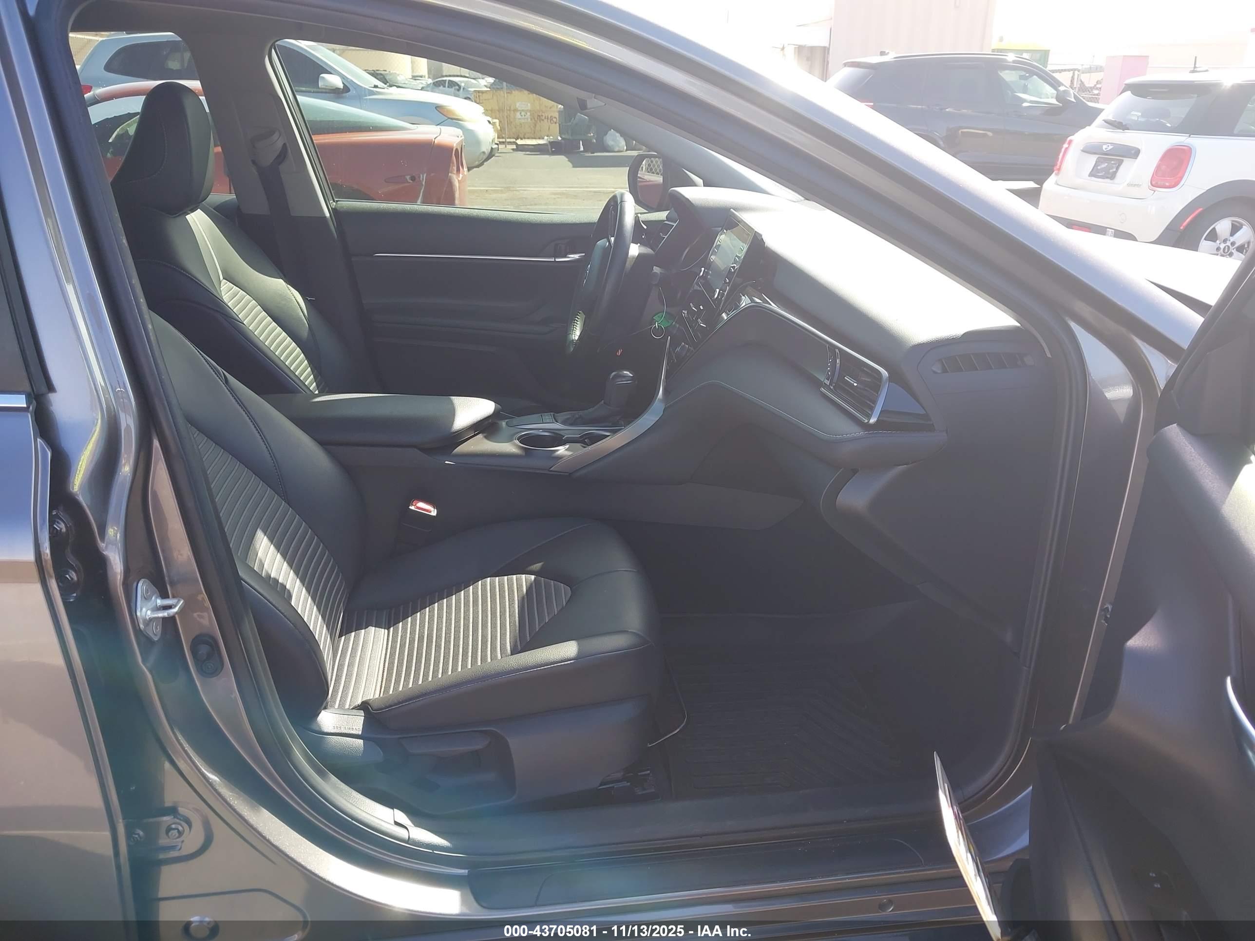 TOYOTA CAMRY image 5