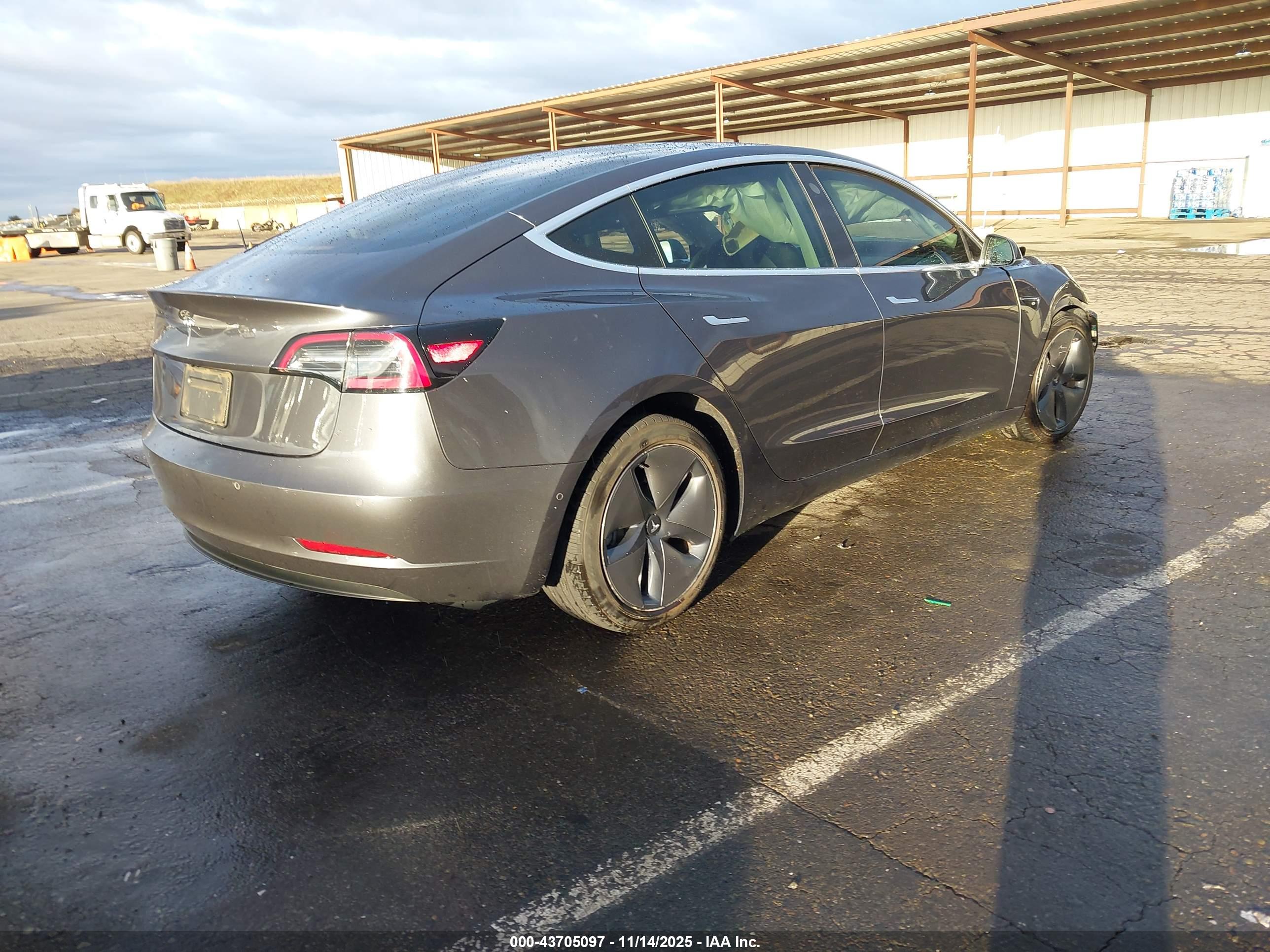 TESLA MODEL image 4