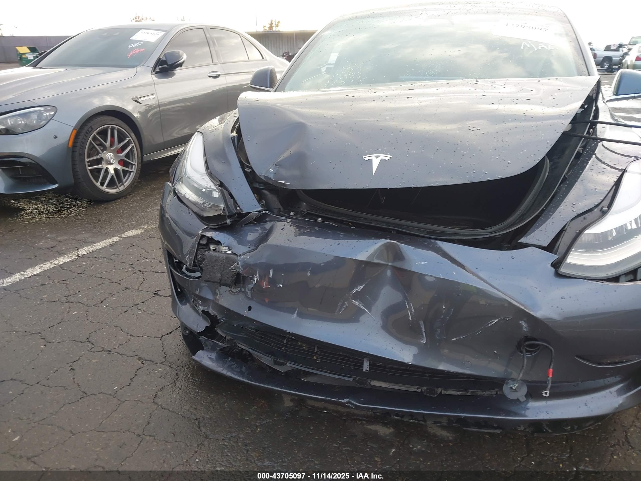 TESLA MODEL image 6